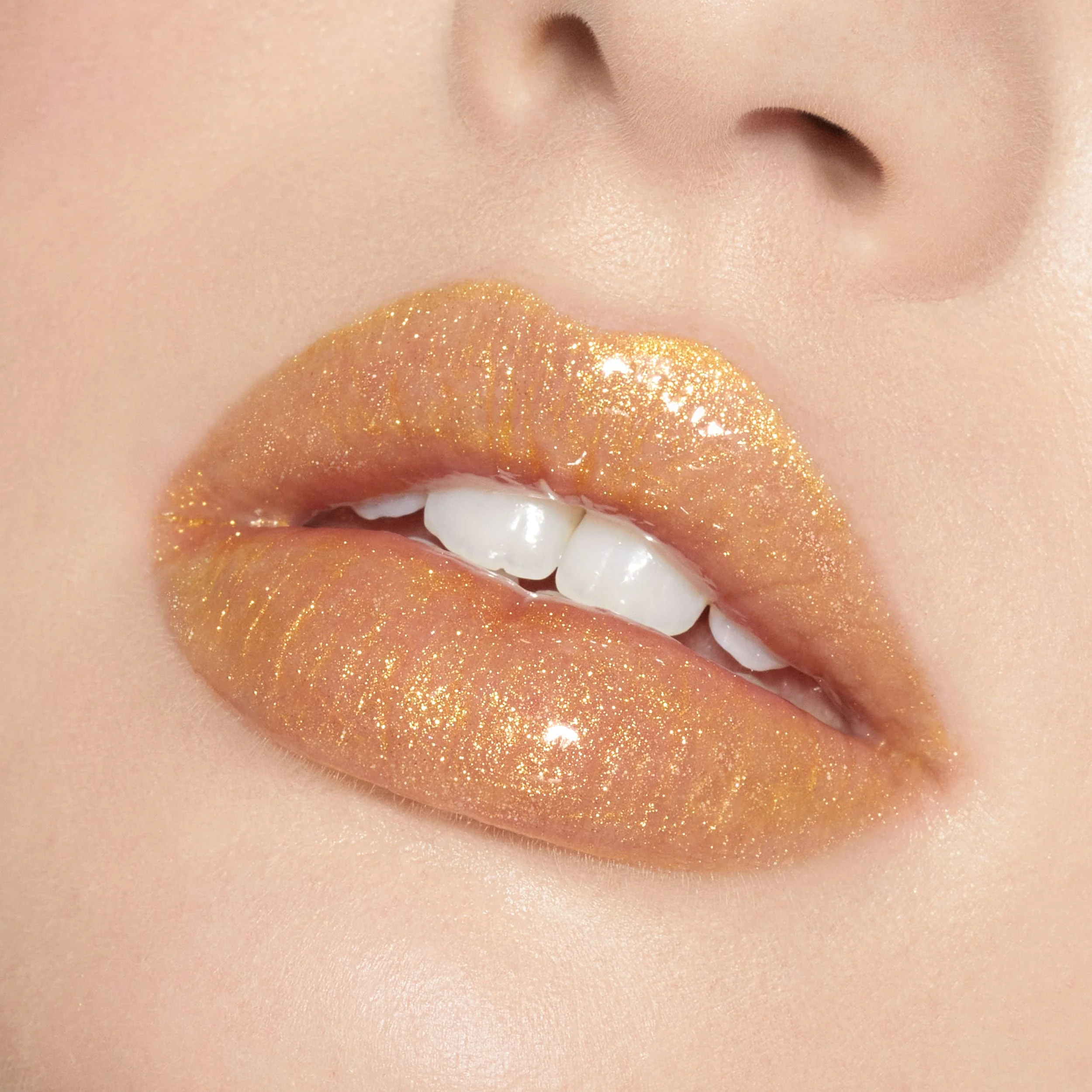 Brillo de labios de alto brillo con destellos multidimensionales