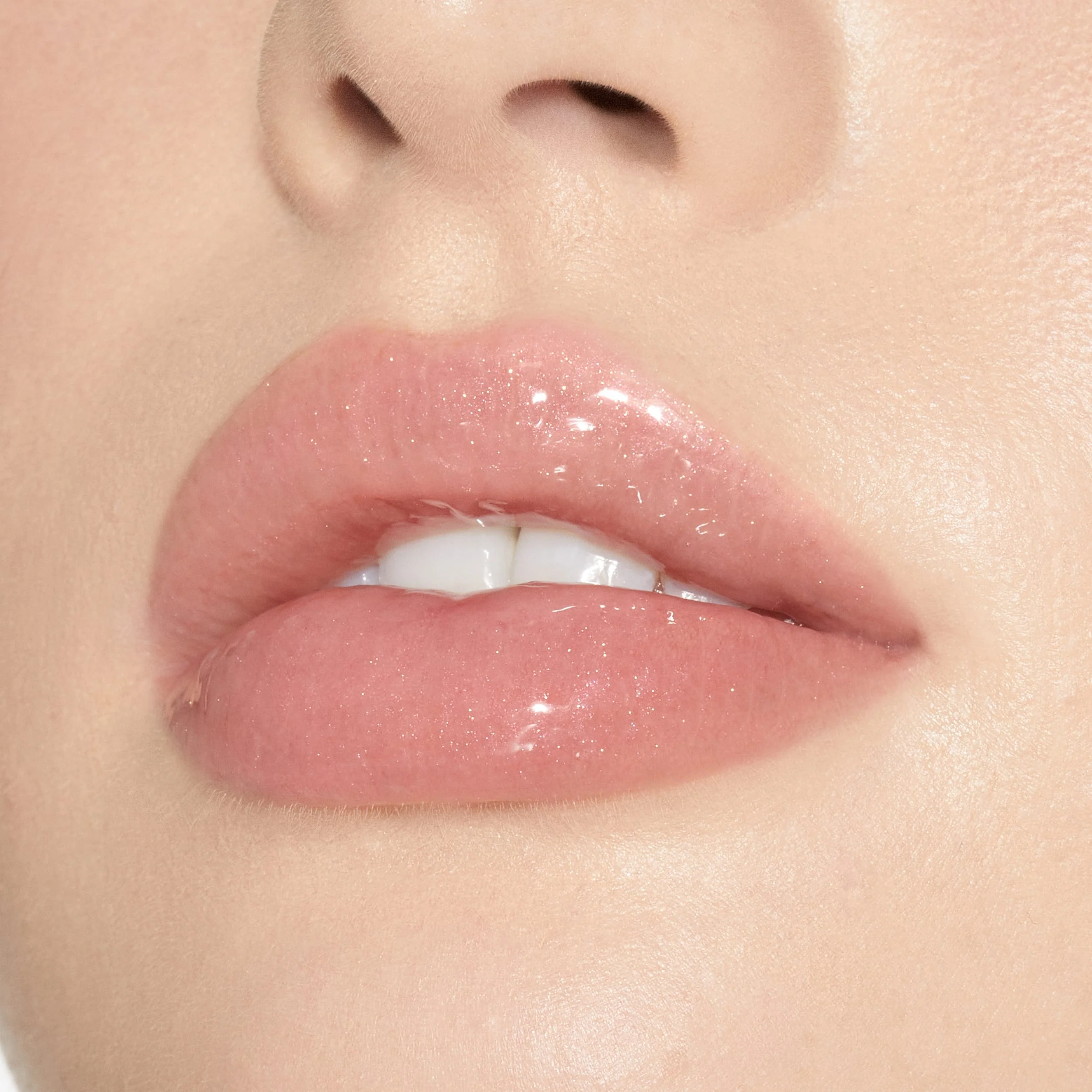 Brillo de labios de alto brillo con destellos multidimensionales