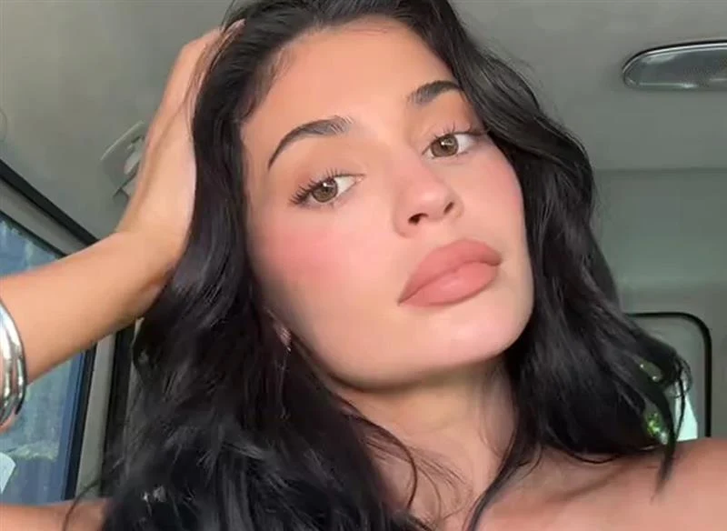 Kylie's Peachy Glow Look Bundle