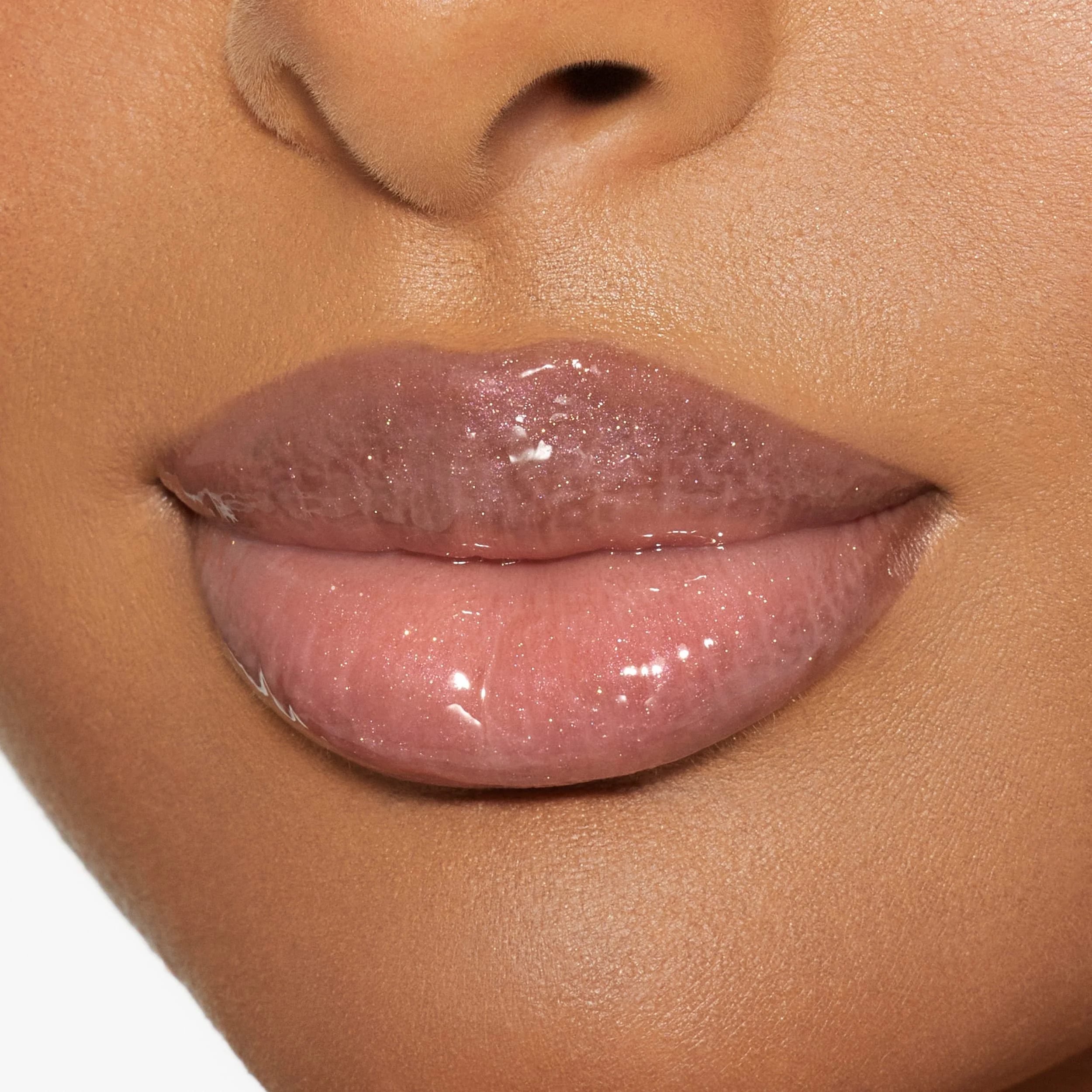 Brillo de labios de alto brillo con destellos multidimensionales