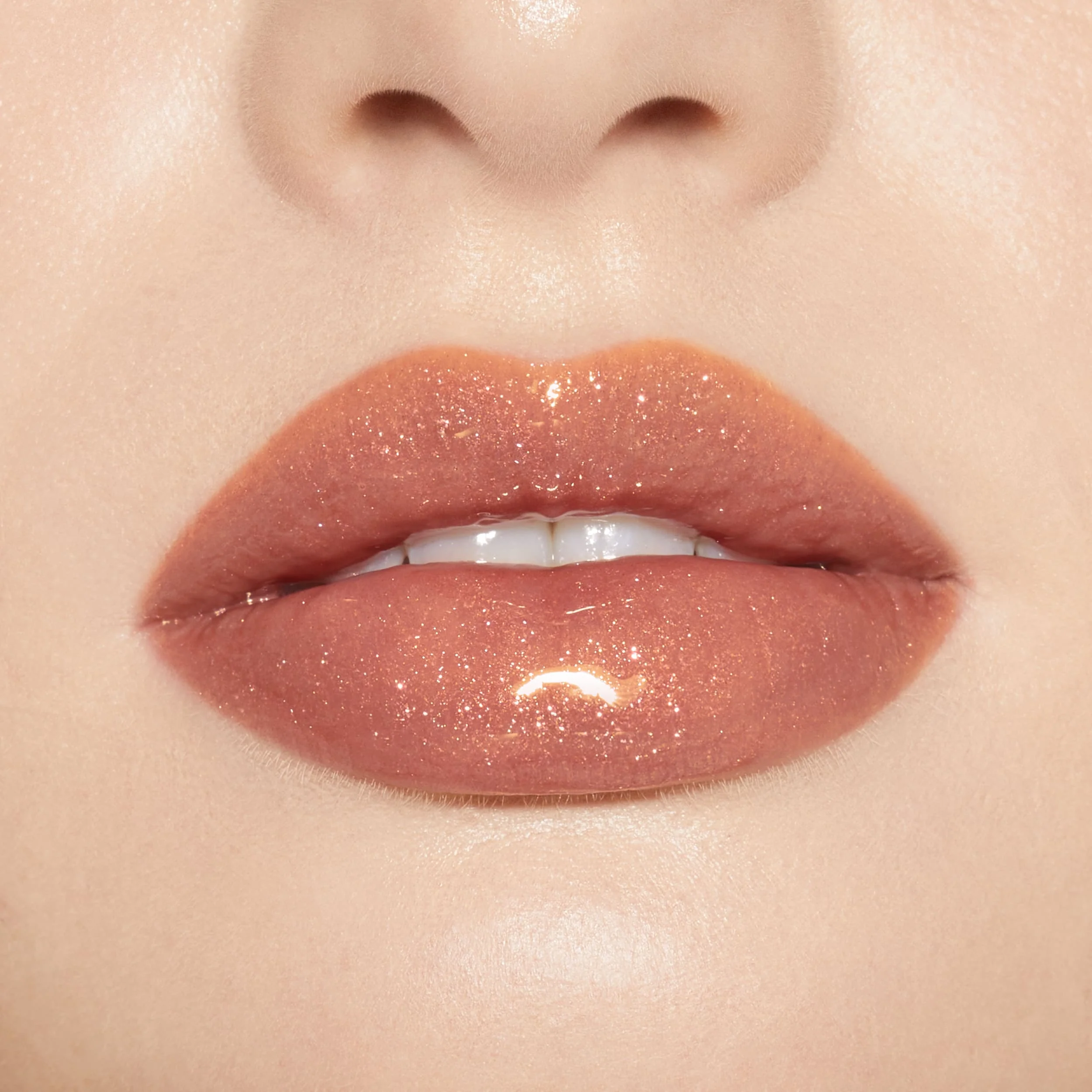 Brillo de labios de alto brillo con destellos multidimensionales