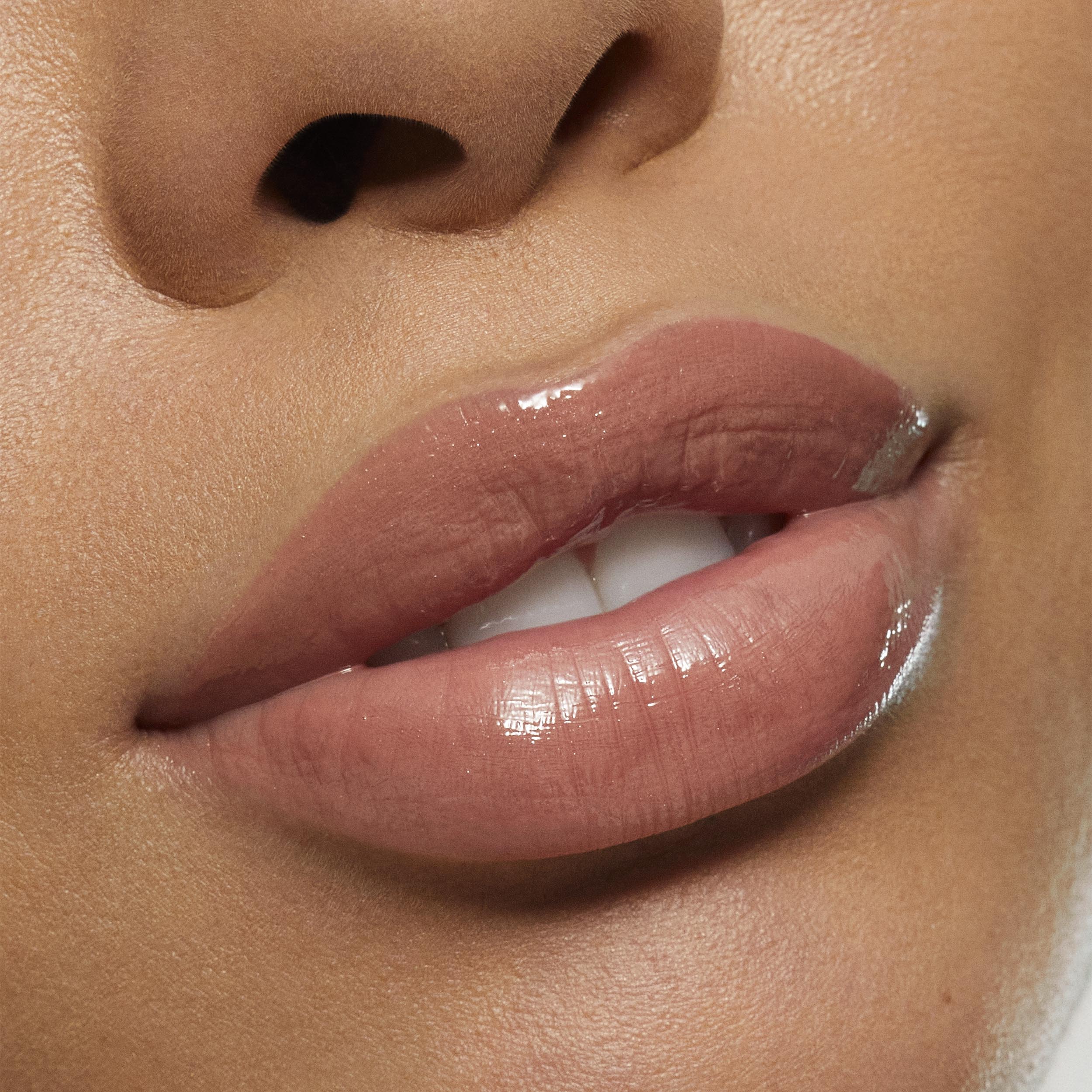 Brillo de labios de alto brillo con destellos multidimensionales