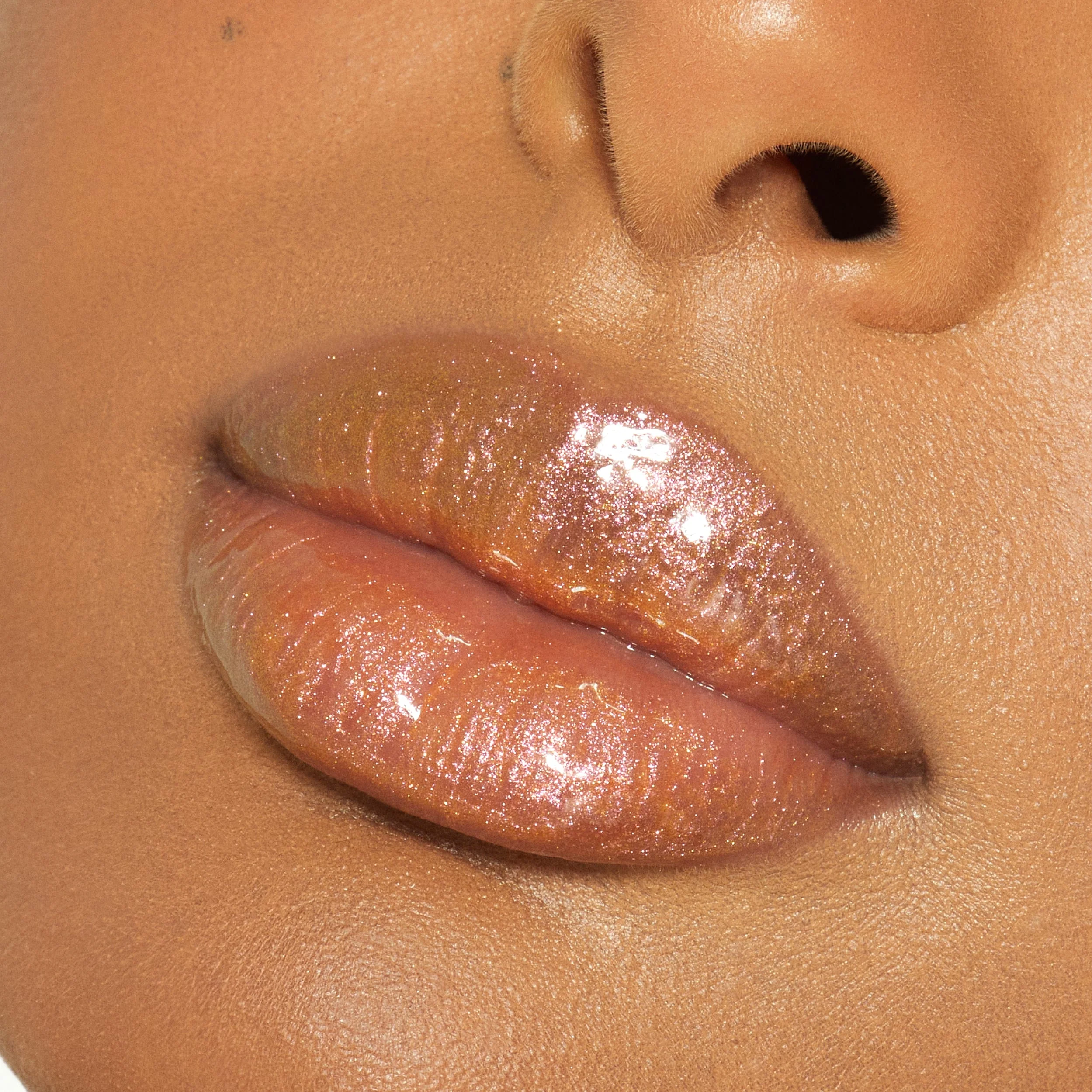 Brillo de labios de alto brillo con destellos multidimensionales