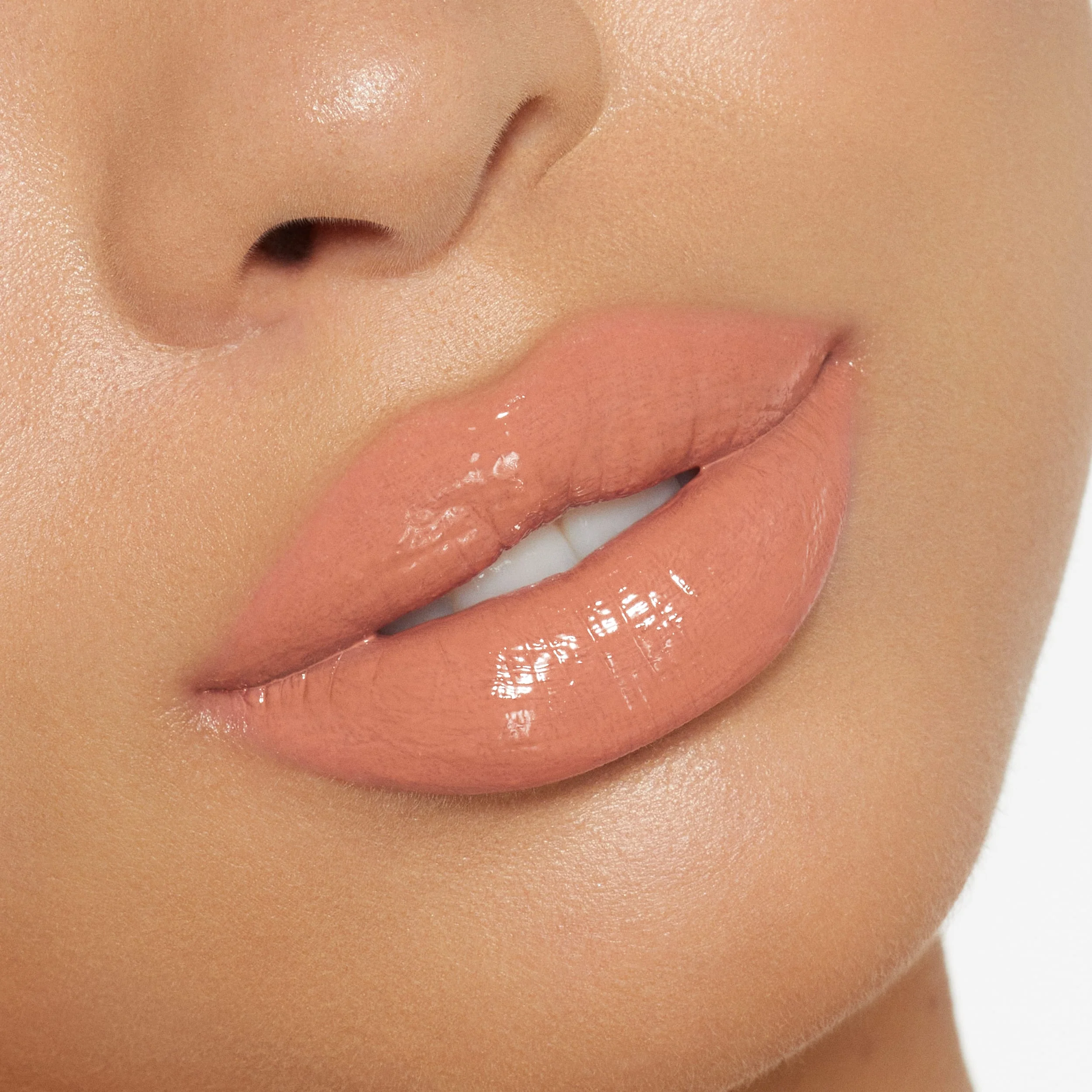 Brillo de labios de alto brillo con destellos multidimensionales