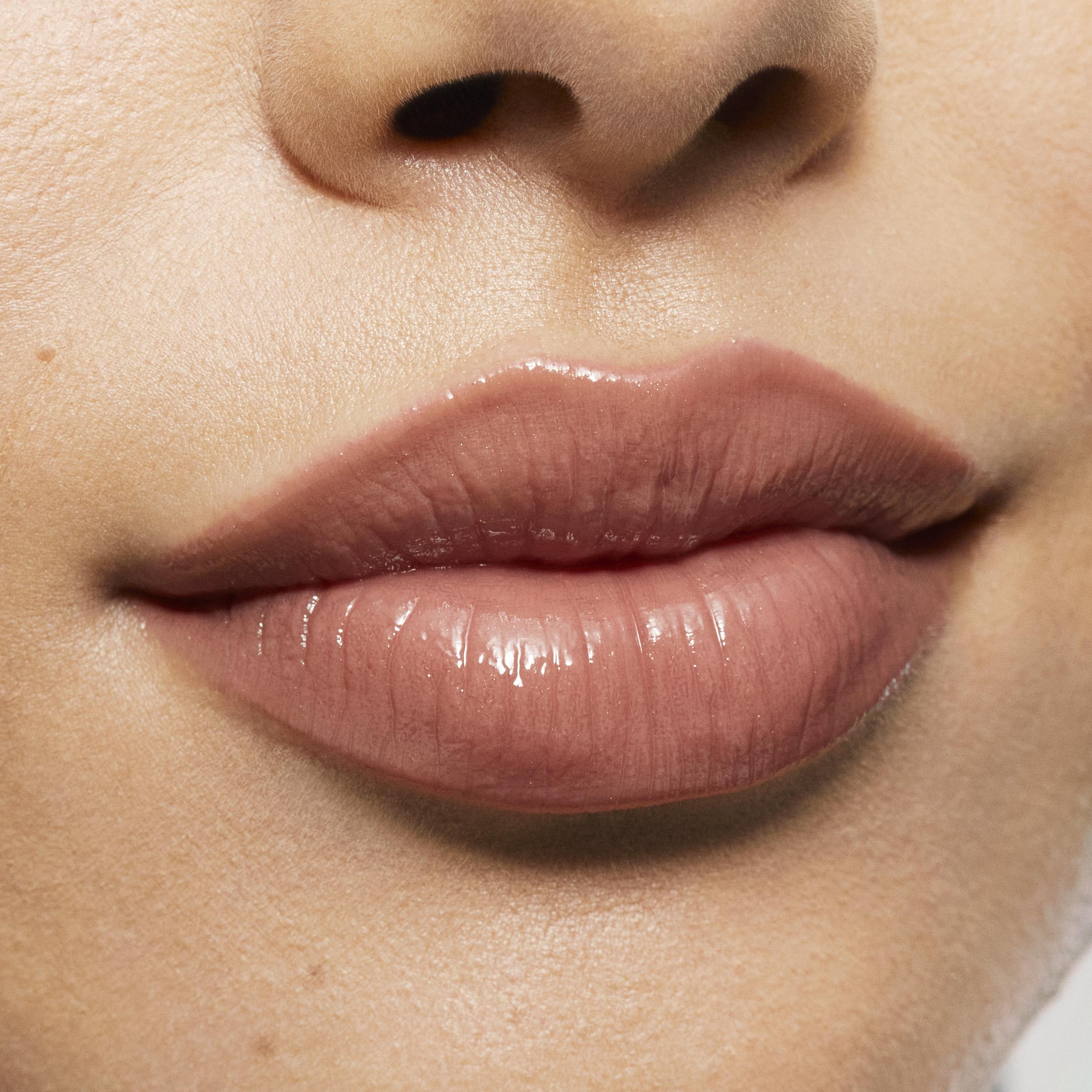 Brillo de labios de alto brillo con destellos multidimensionales