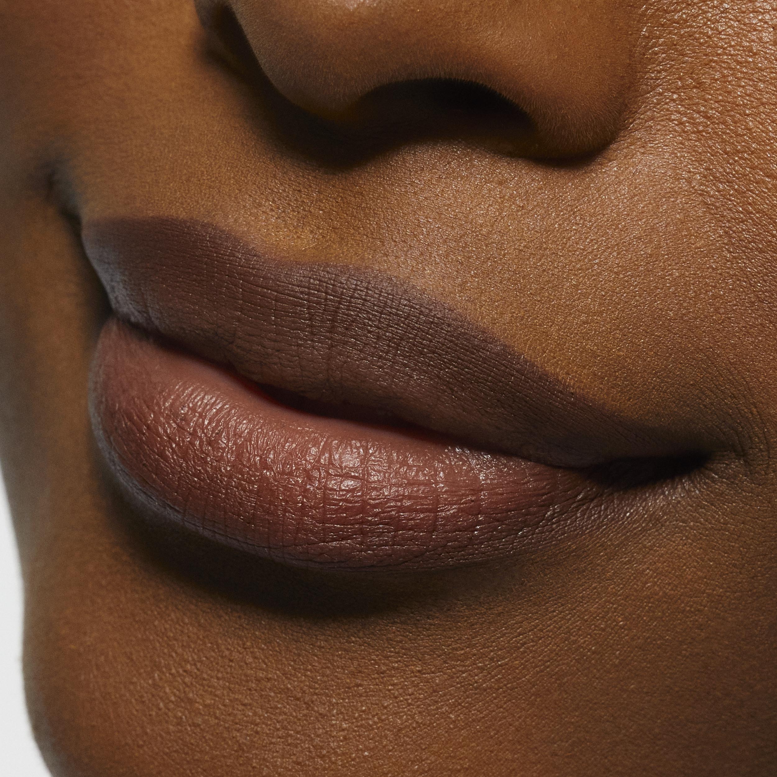 Precision Pout Lip Liner Wooden Pencil for Defined Lips