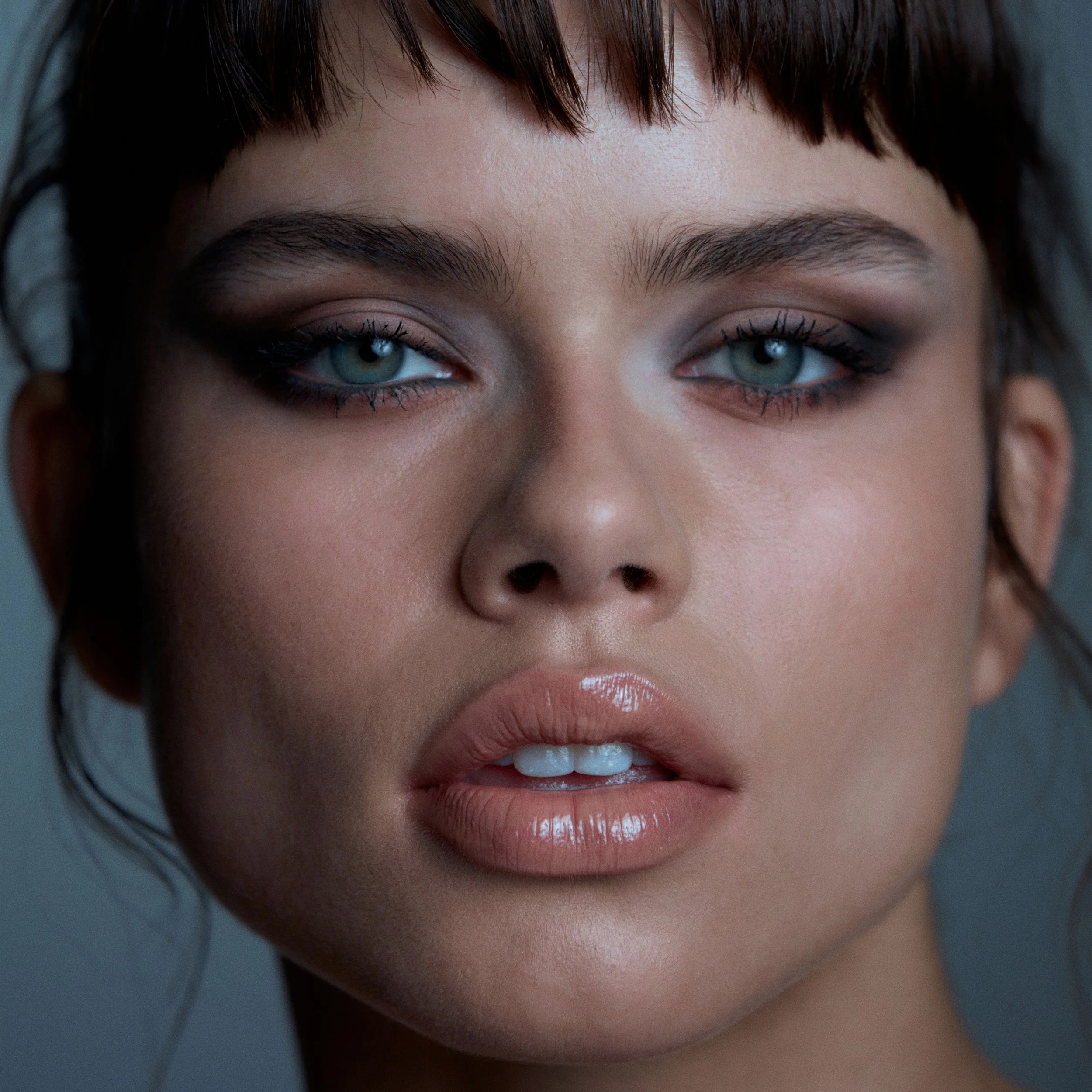 Brillo de labios de alto brillo con destellos multidimensionales