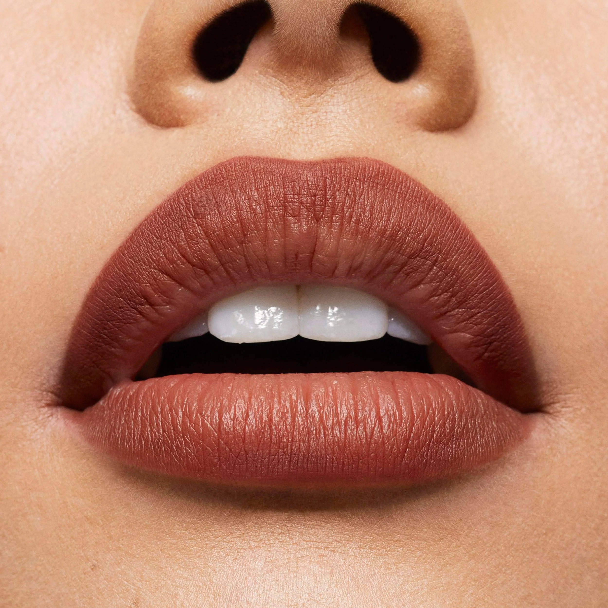 Precision Pout Lip Liner Wooden Pencil for Defined Lips