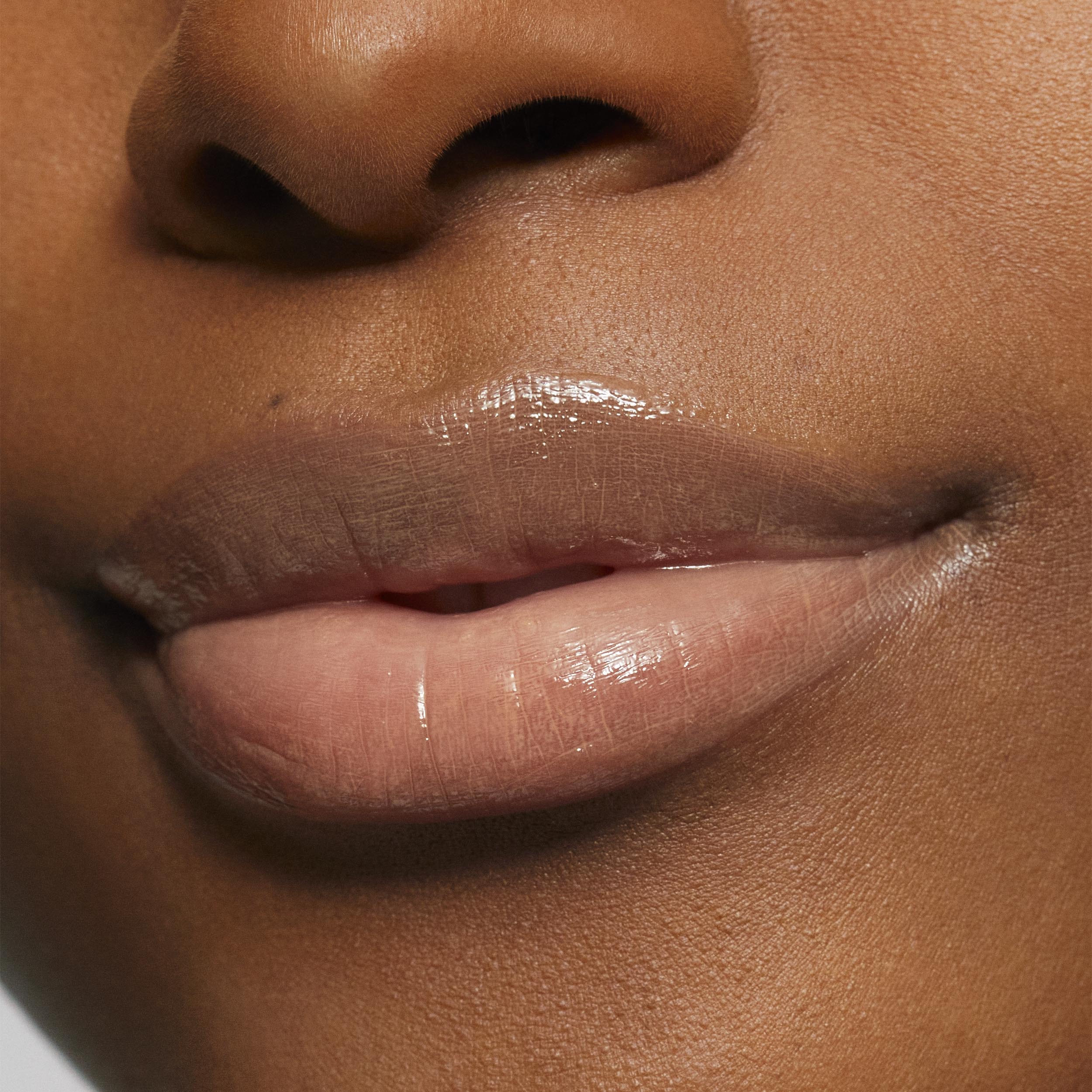 Brillo de labios de alto brillo con destellos multidimensionales