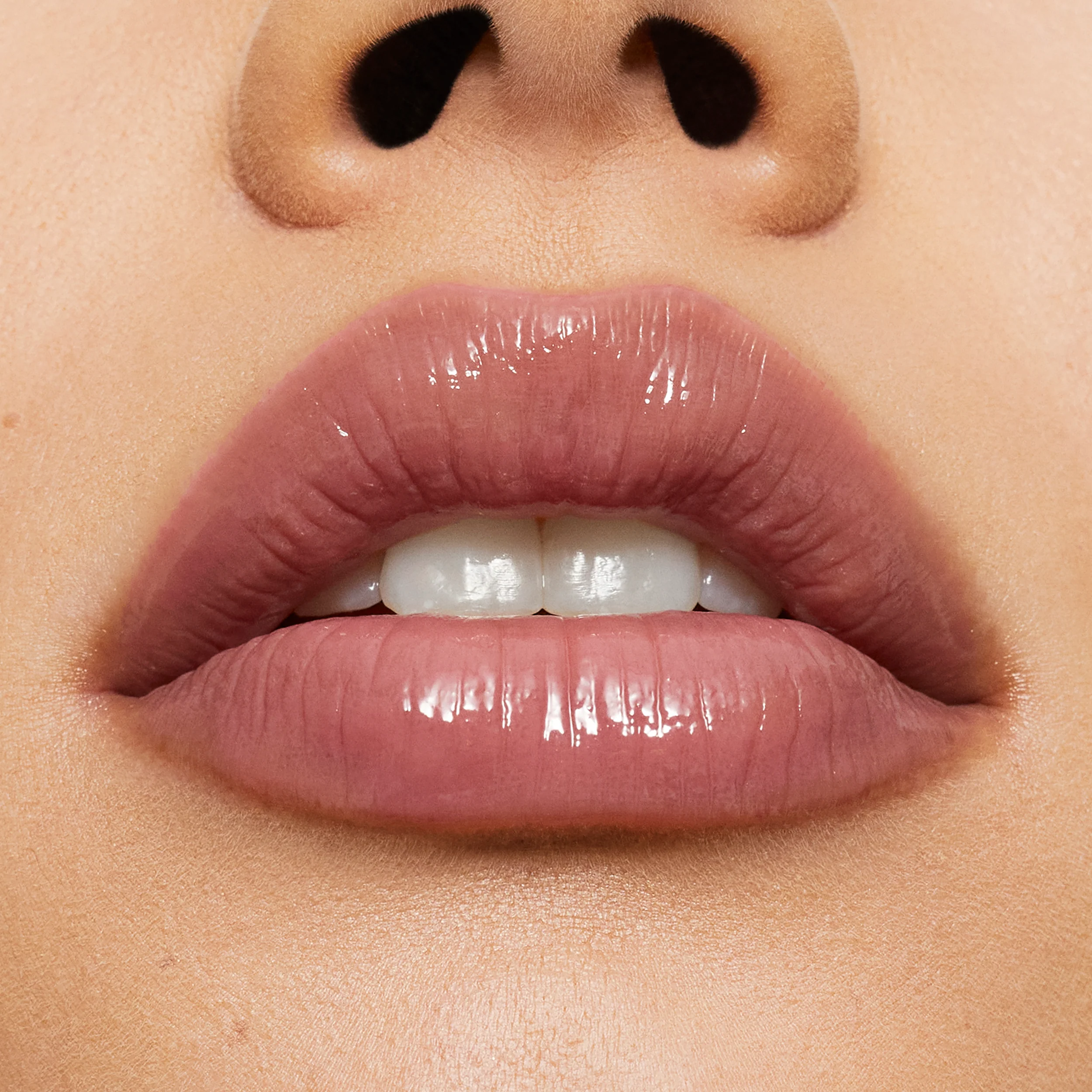 Brillo de labios de alto brillo con destellos multidimensionales