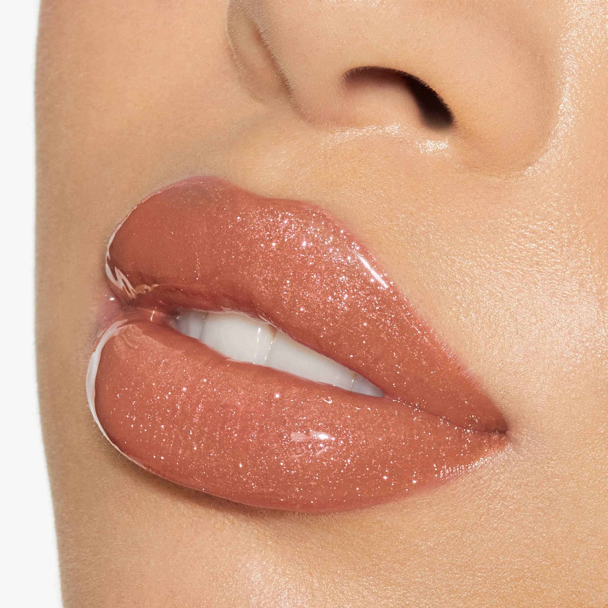 Brillo de labios de alto brillo con destellos multidimensionales
