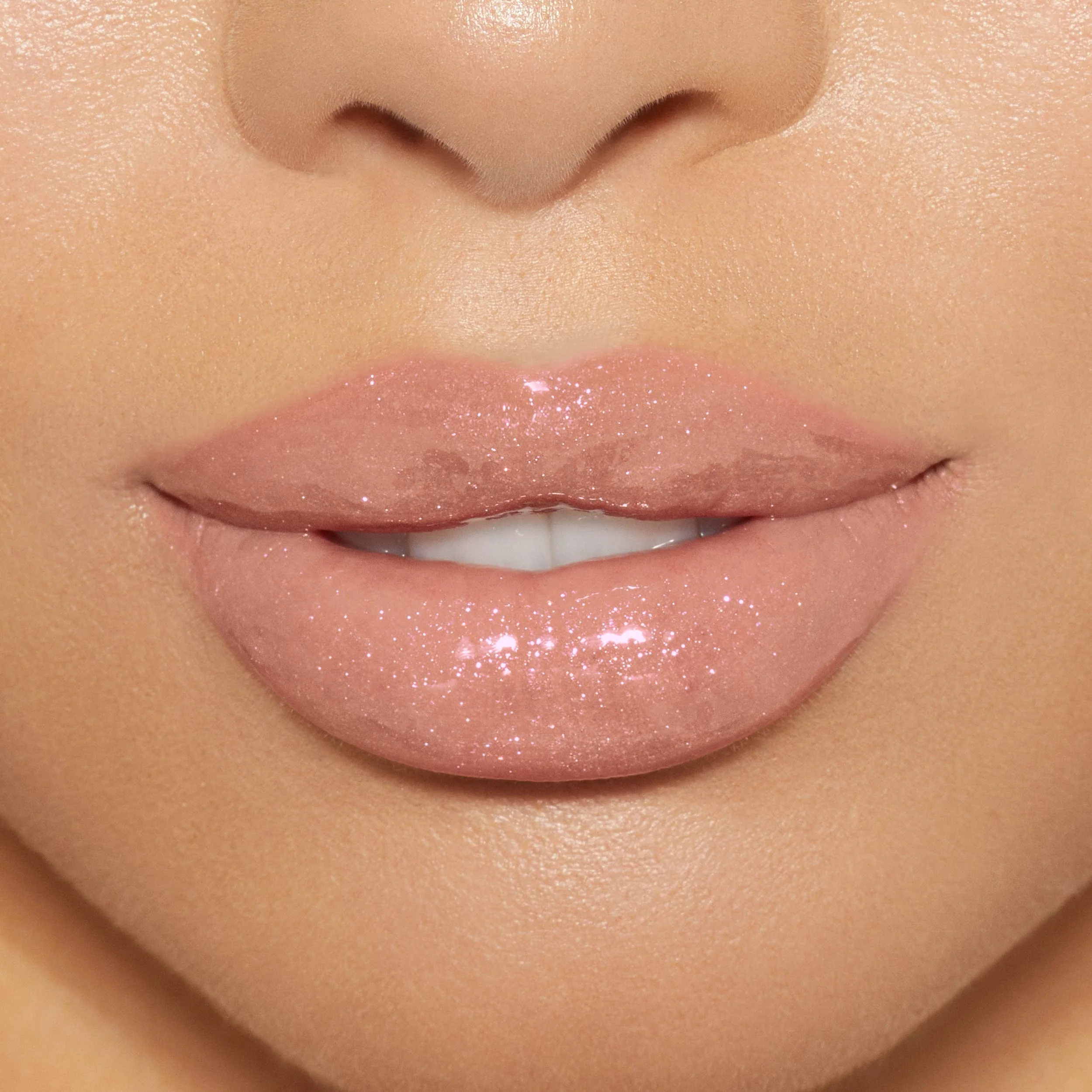 Brillo de labios de alto brillo con destellos multidimensionales
