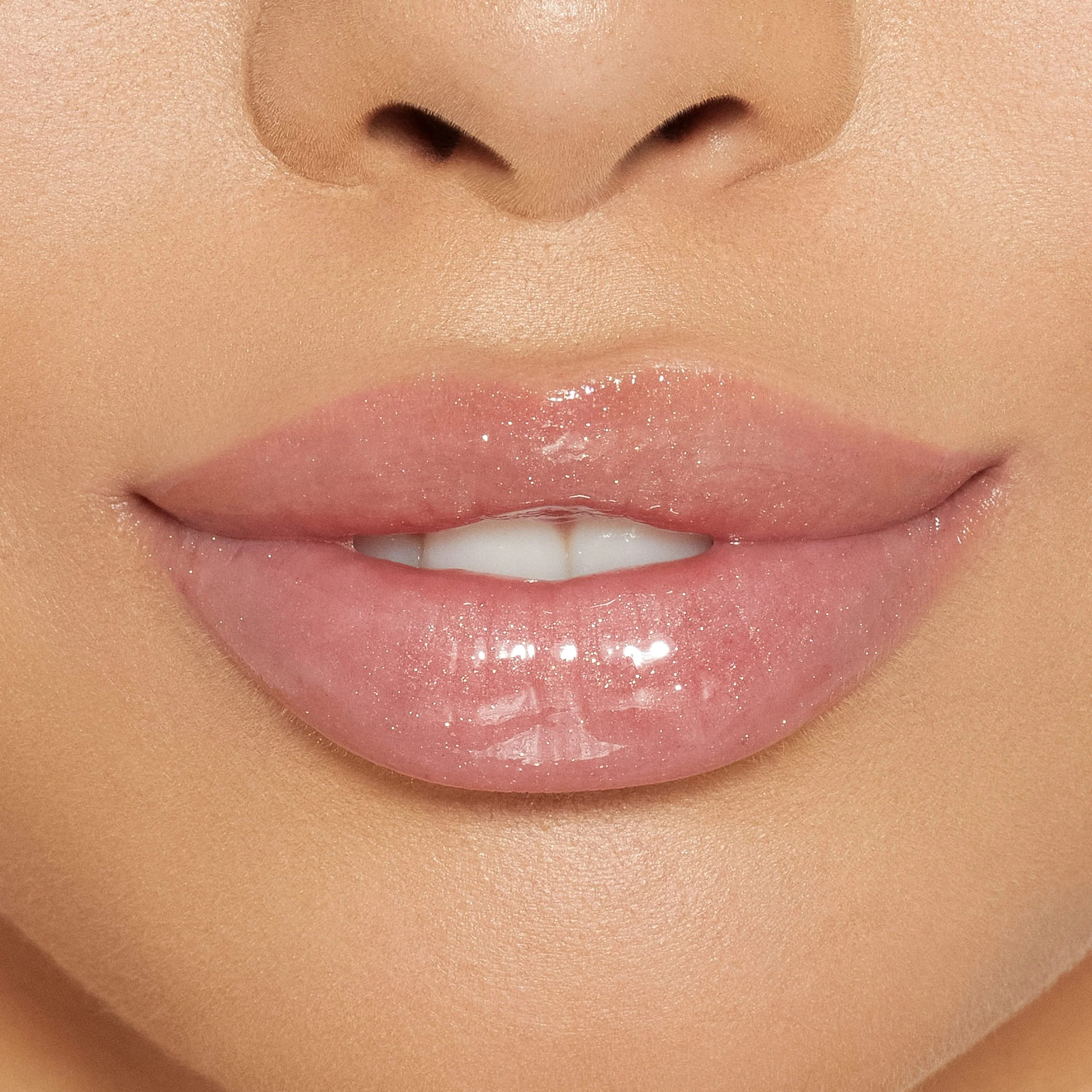 Brillo de labios de alto brillo con destellos multidimensionales
