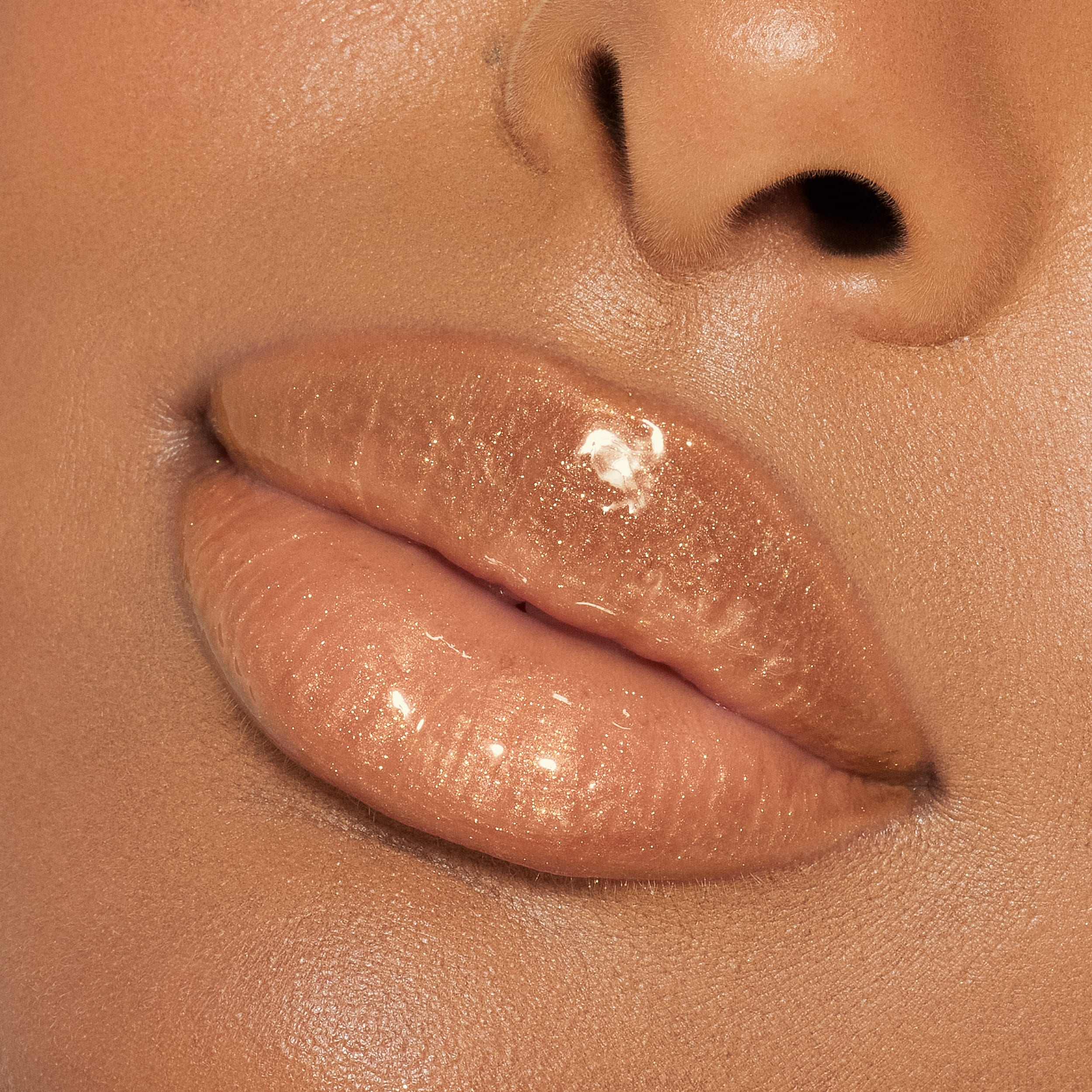 Brillo de labios de alto brillo con destellos multidimensionales