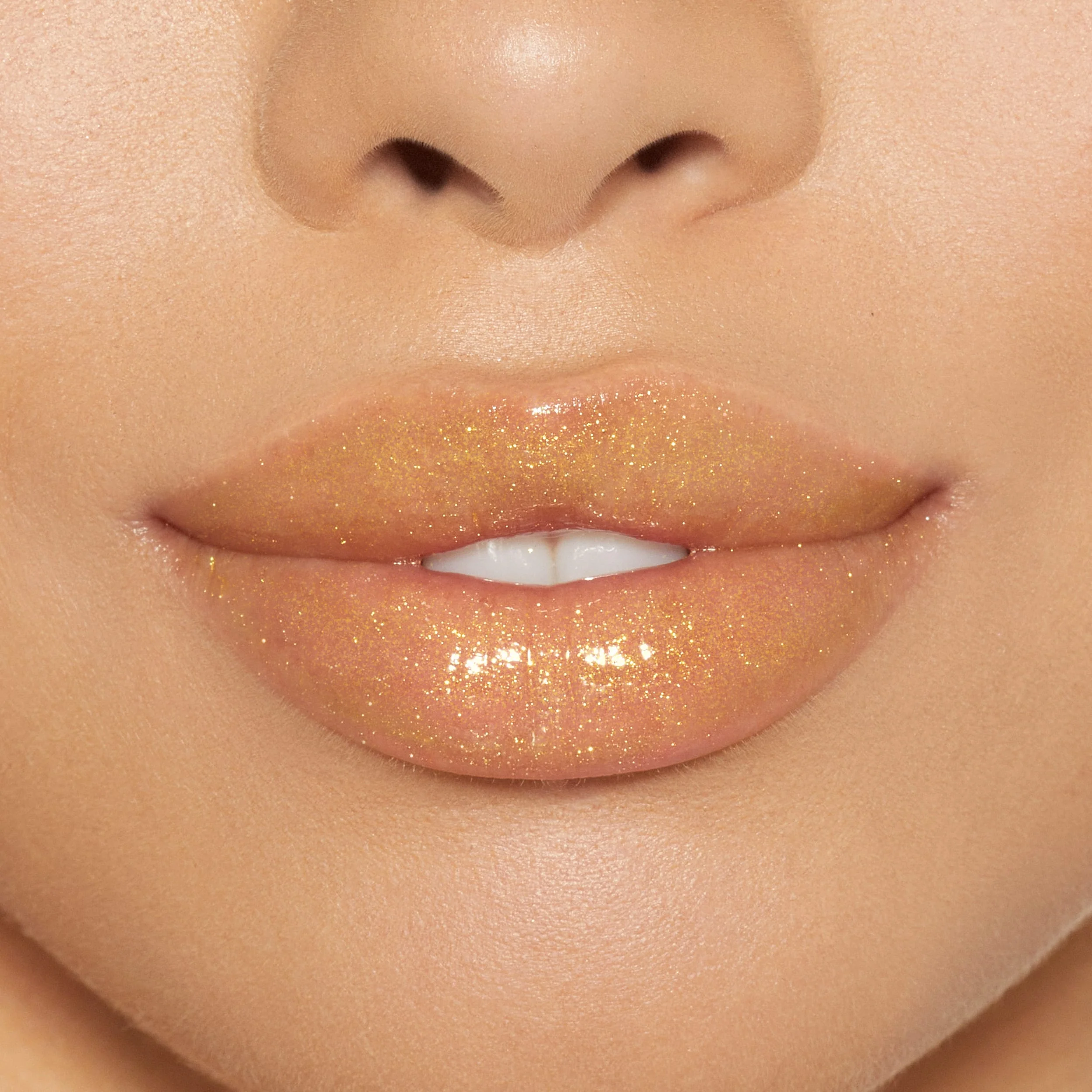 Brillo de labios de alto brillo con destellos multidimensionales