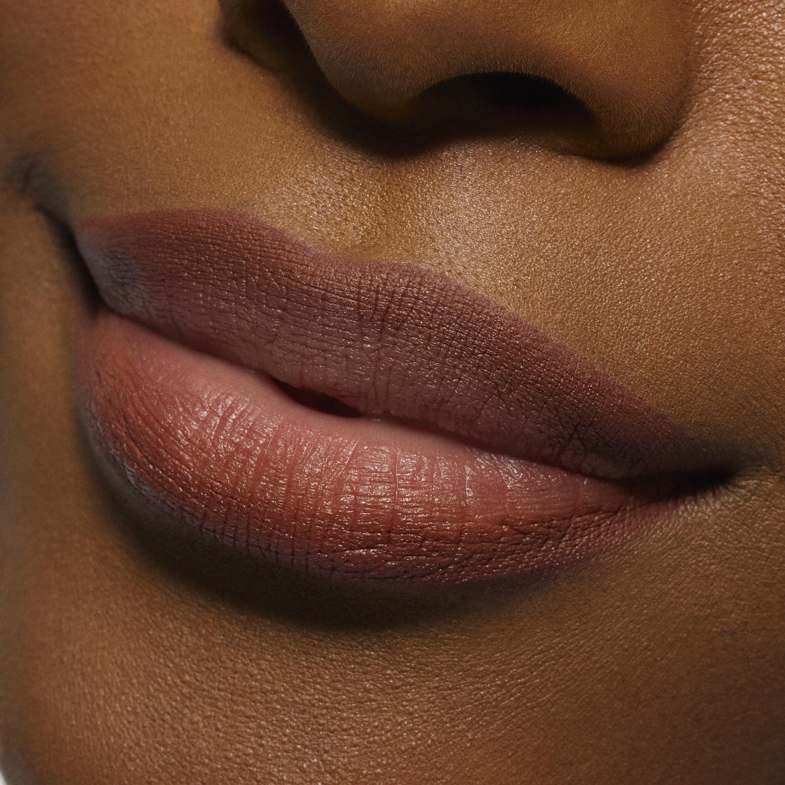 Precision Pout Lip Liner Wooden Pencil for Defined Lips