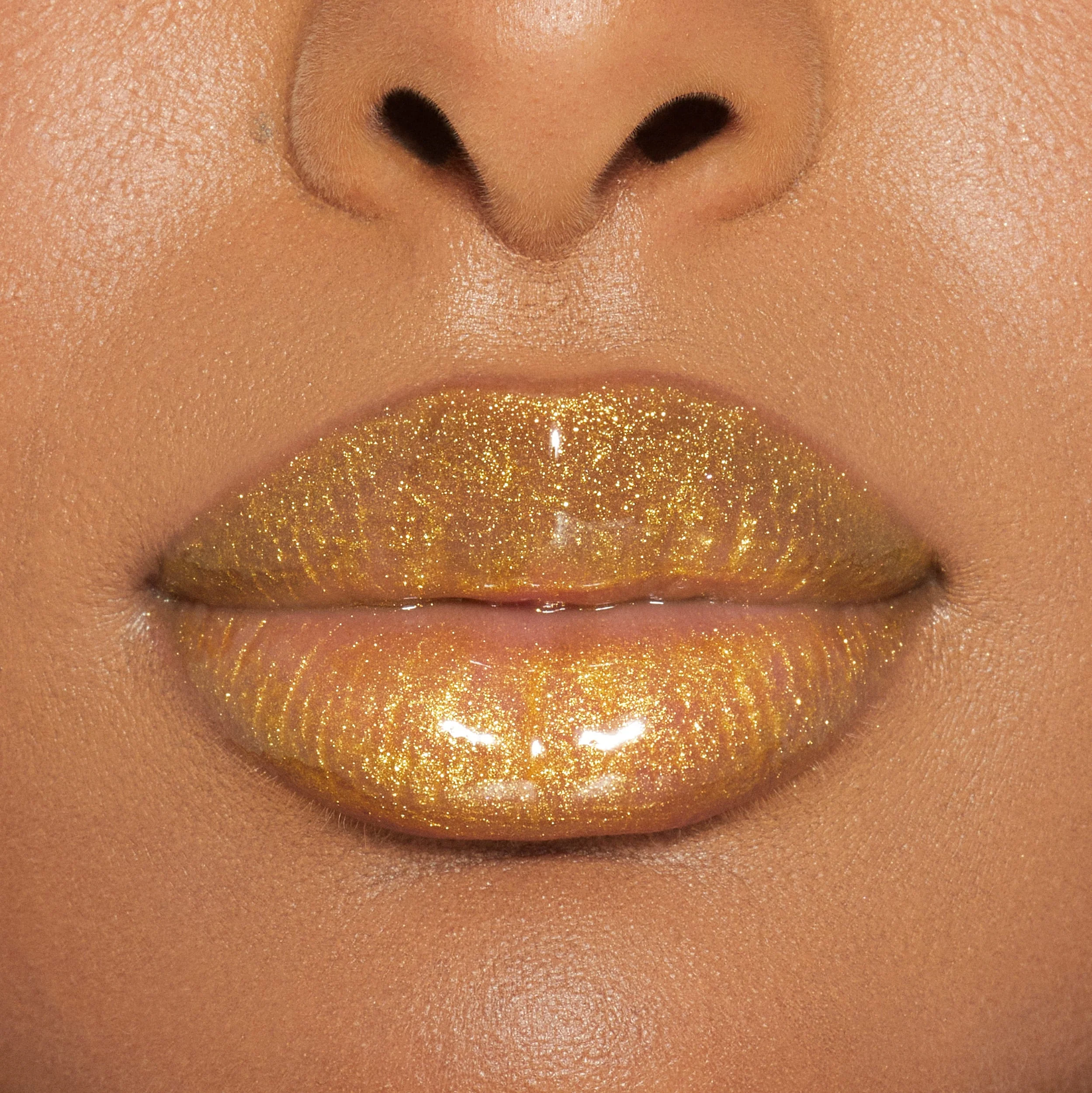 Brillo de labios de alto brillo con destellos multidimensionales