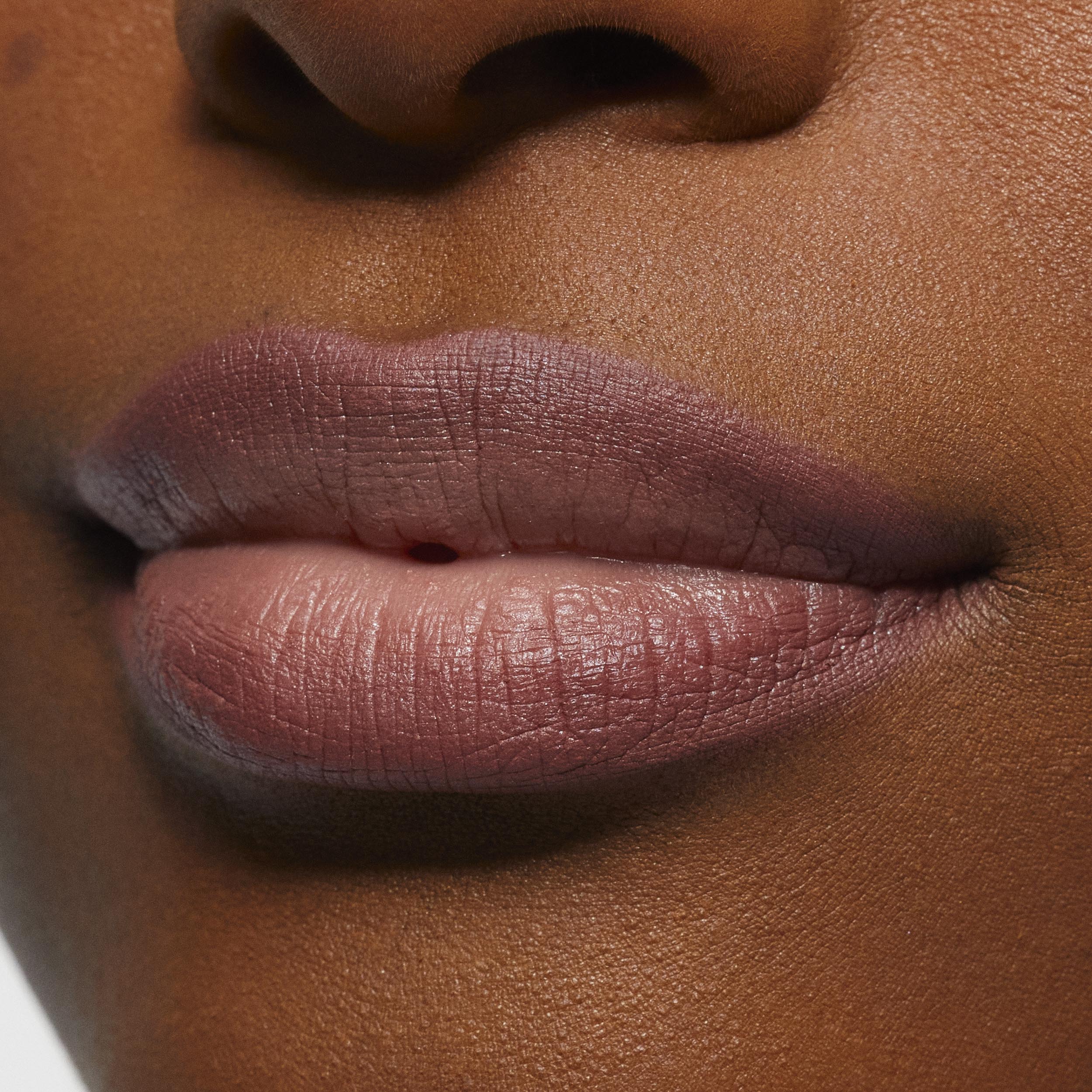 Precision Pout Lip Liner Wooden Pencil for Defined Lips