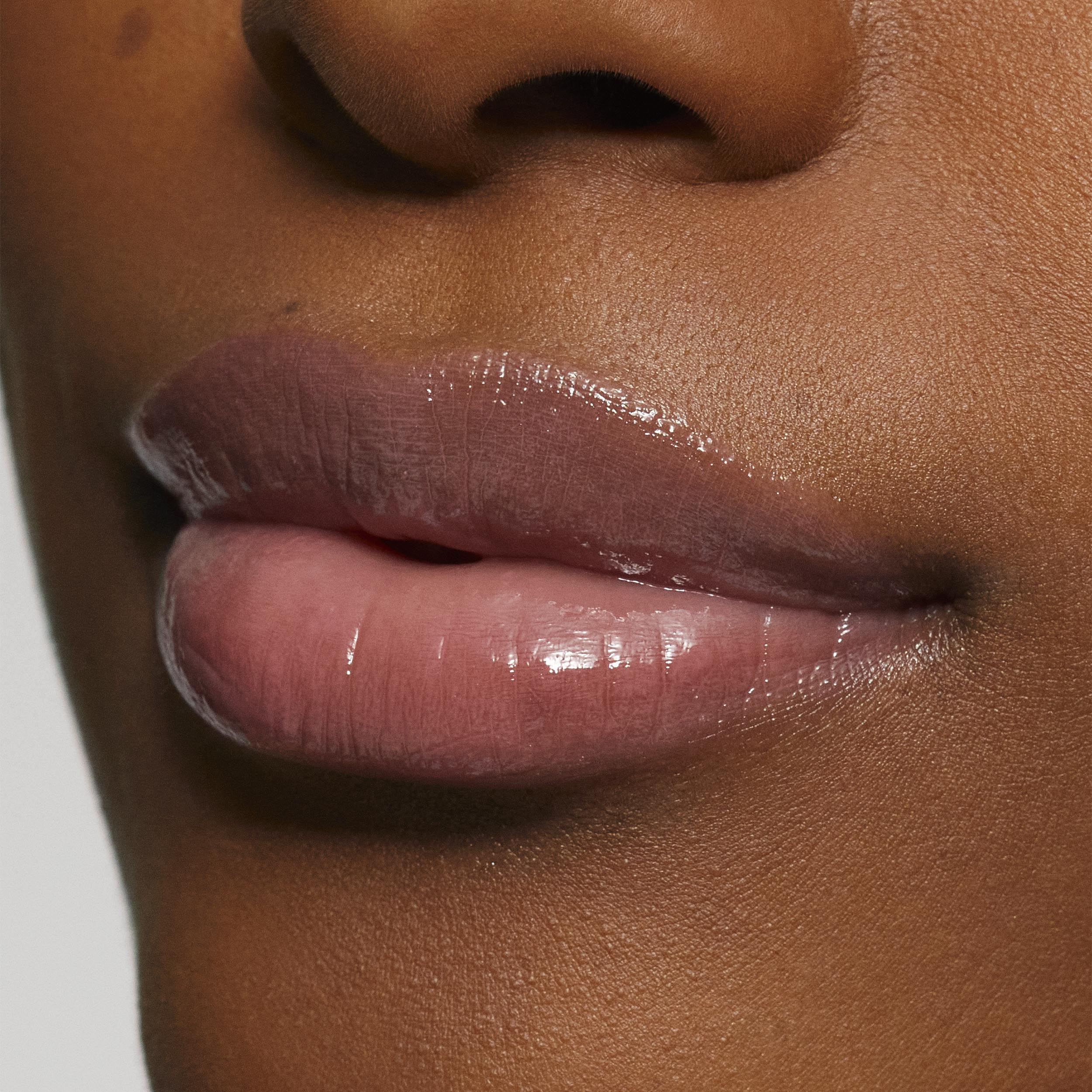 Brillo de labios de alto brillo con destellos multidimensionales