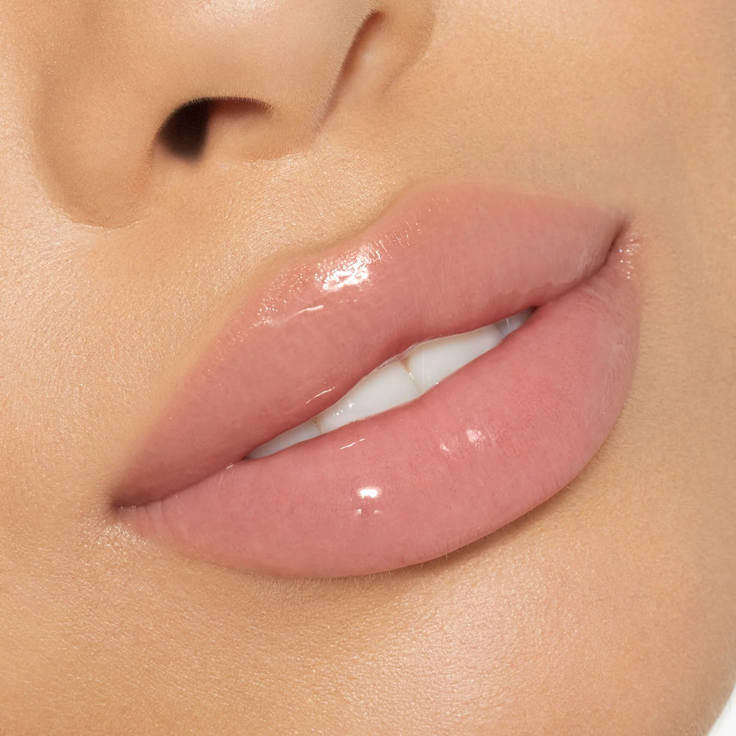 Brillo de labios de alto brillo con destellos multidimensionales