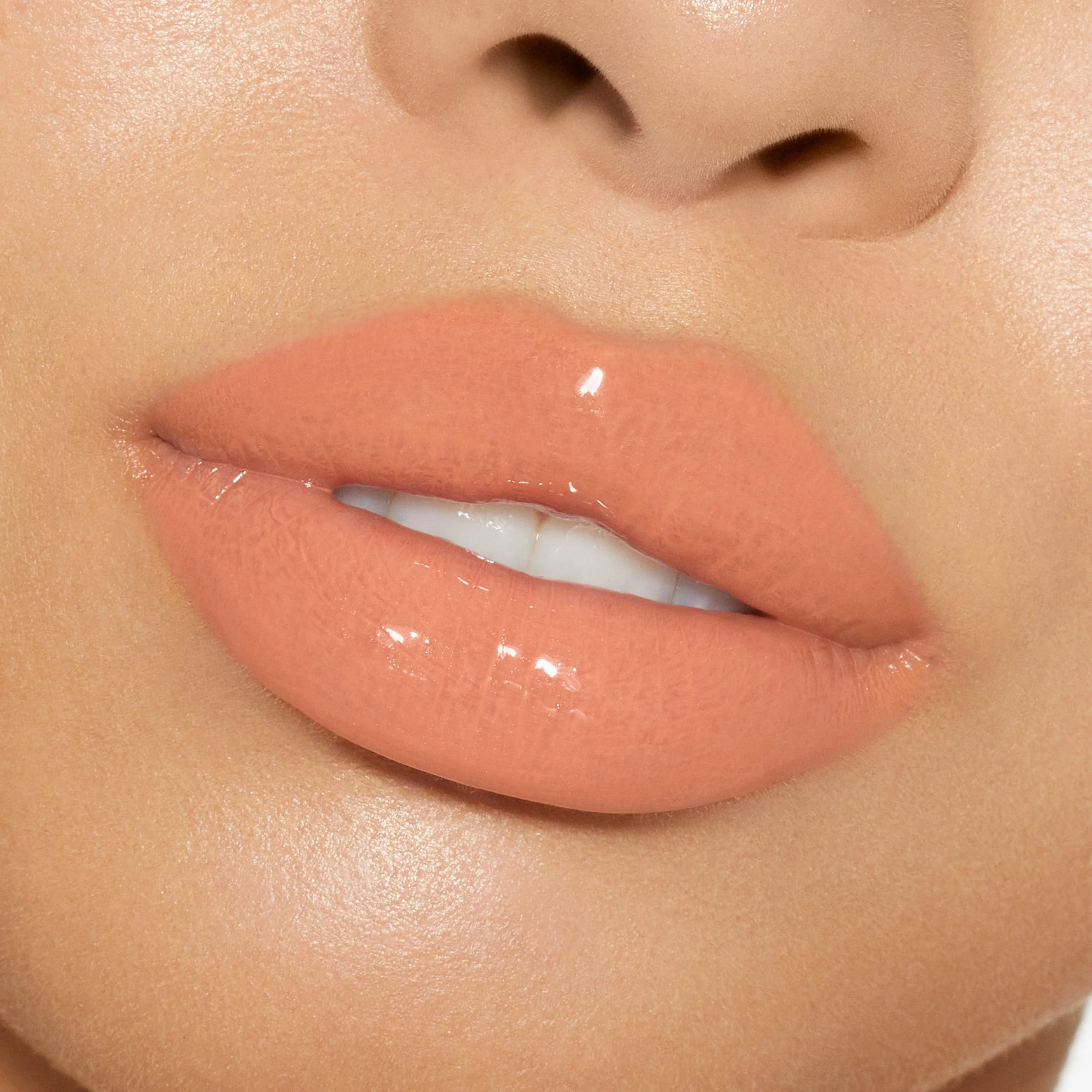 Brillo de labios de alto brillo con destellos multidimensionales