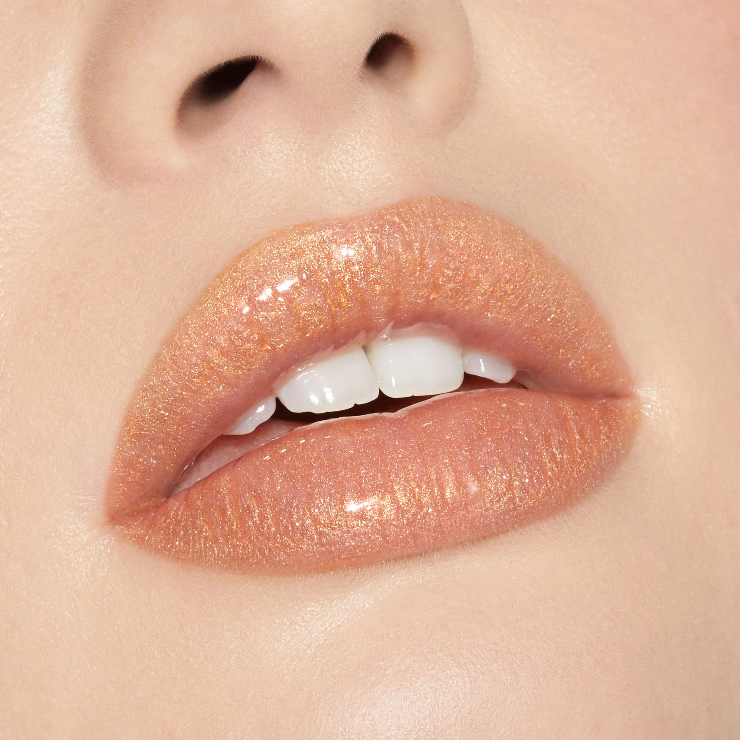 Brillo de labios de alto brillo con destellos multidimensionales