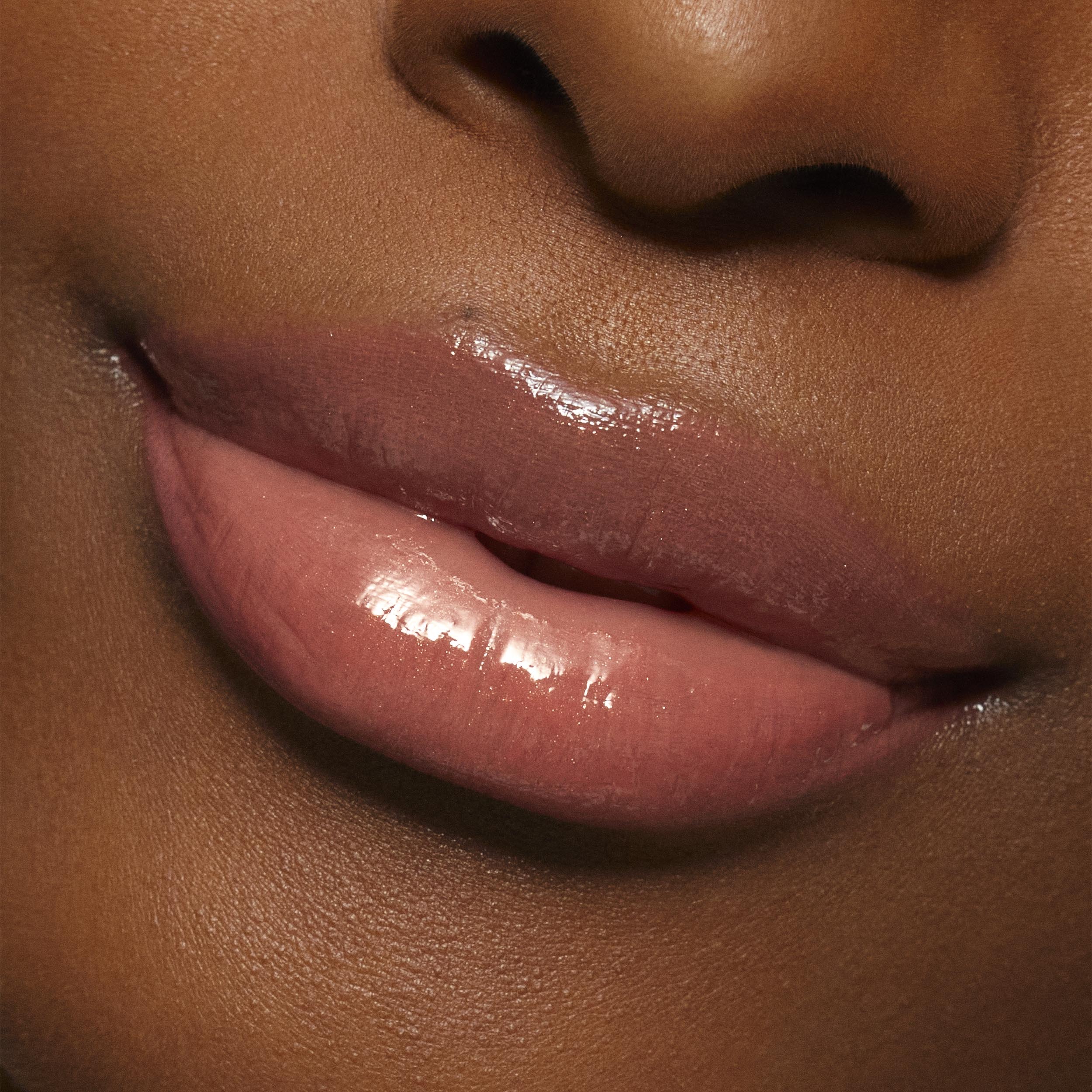 Brillo de labios de alto brillo con destellos multidimensionales