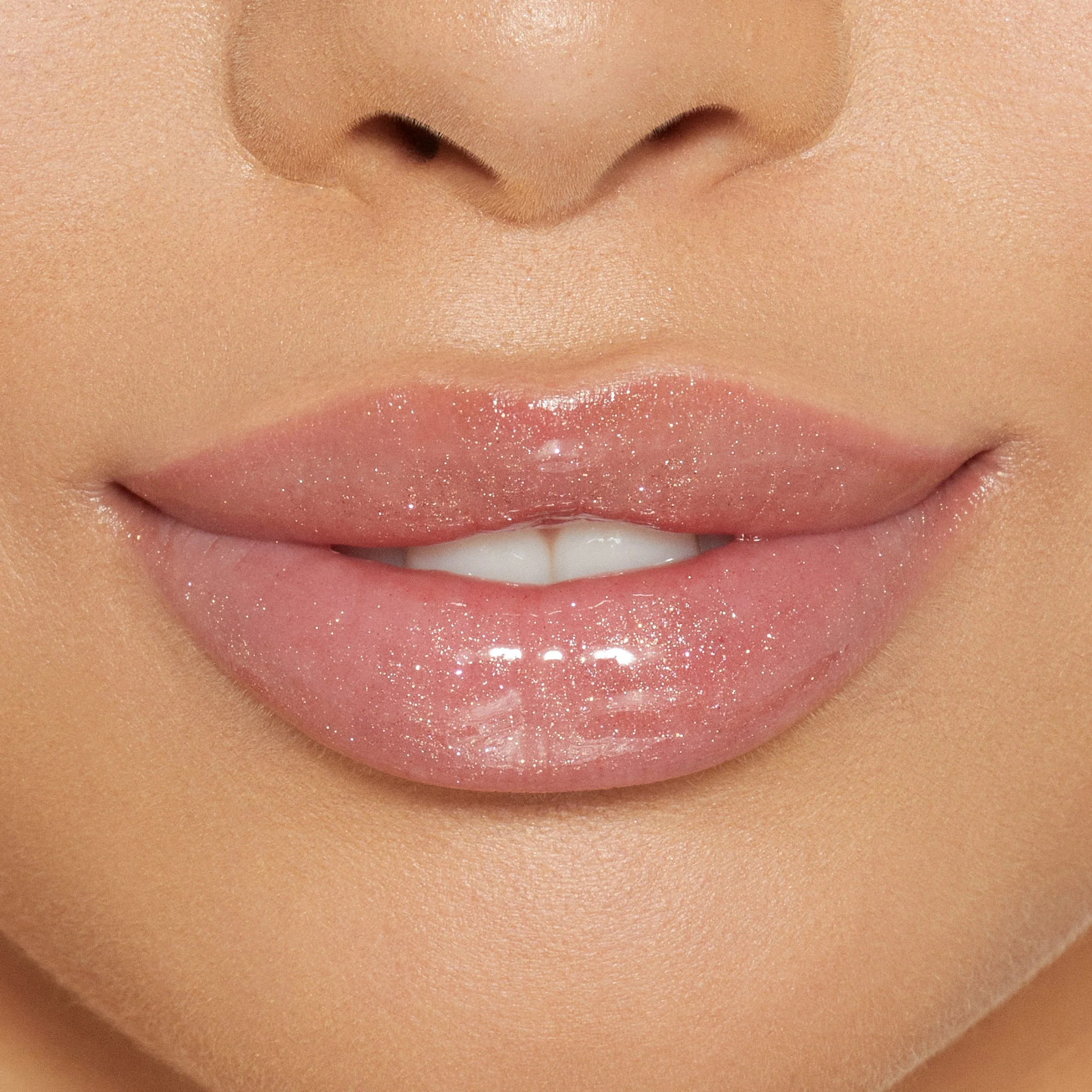 Brillo de labios de alto brillo con destellos multidimensionales