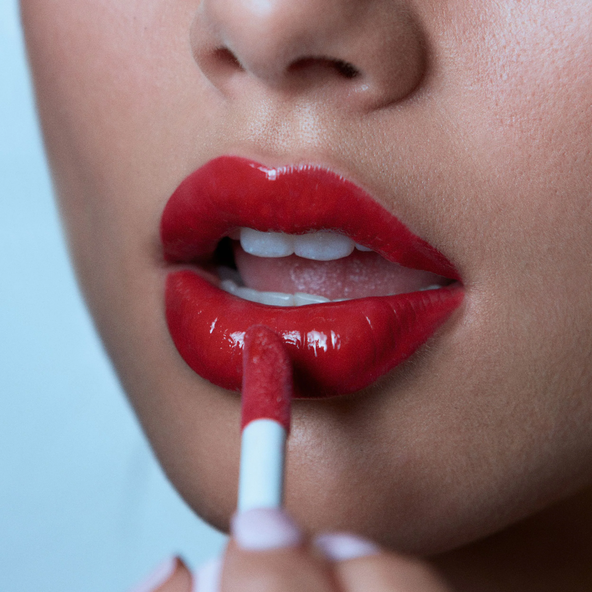 Brillo de labios de alto brillo con destellos multidimensionales