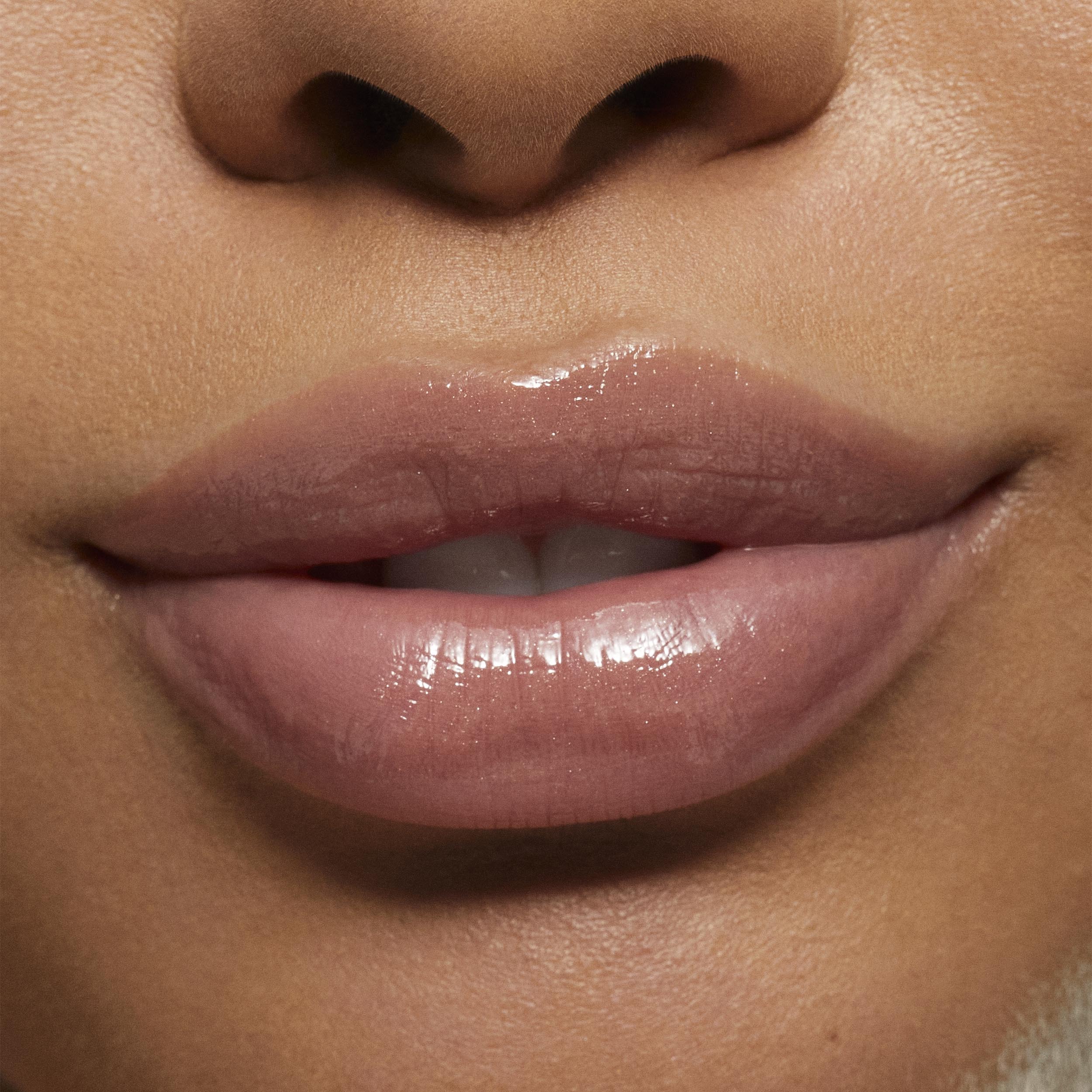 Brillo de labios de alto brillo con destellos multidimensionales