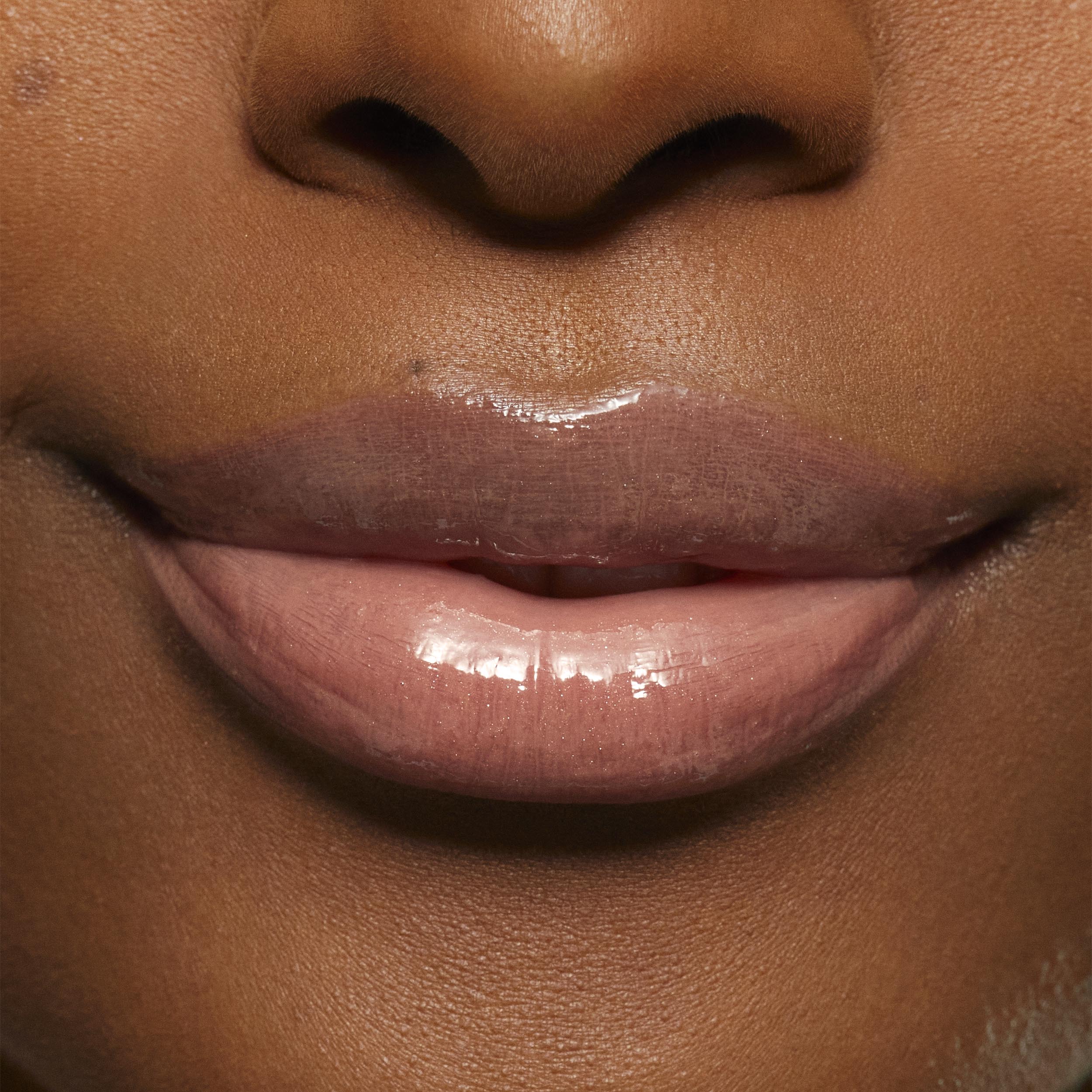 Brillo de labios de alto brillo con destellos multidimensionales
