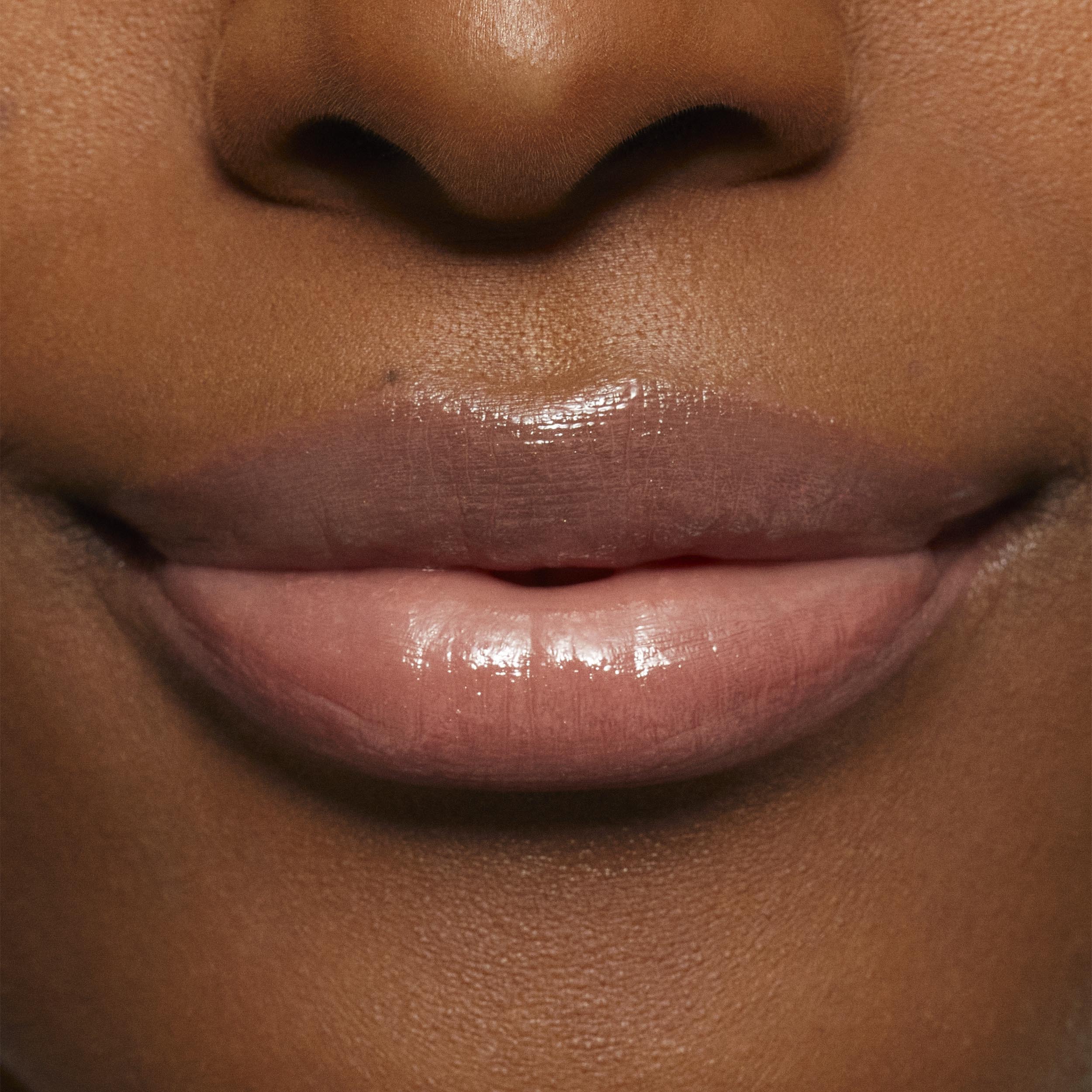 Brillo de labios de alto brillo con destellos multidimensionales