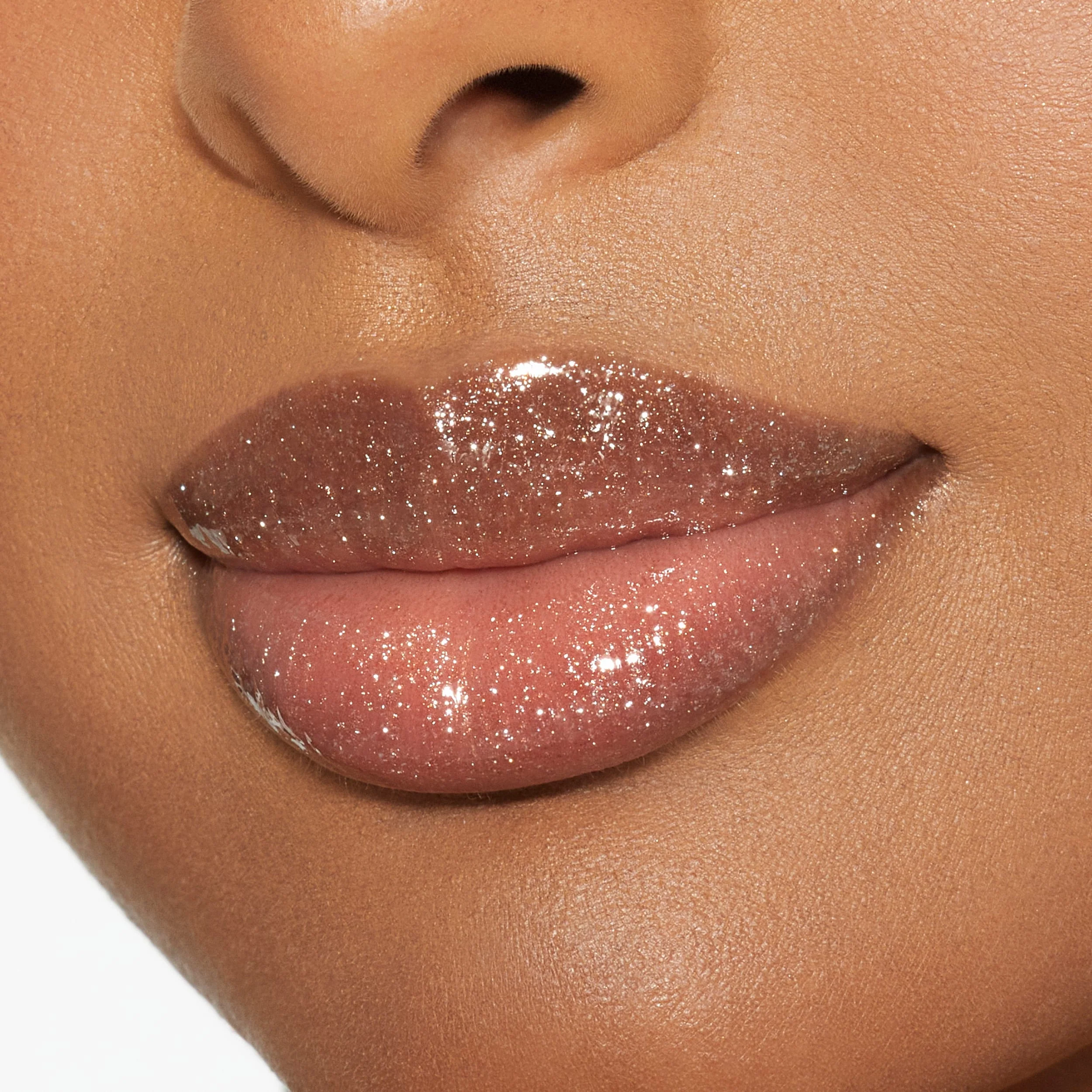 Brillo de labios de alto brillo con destellos multidimensionales