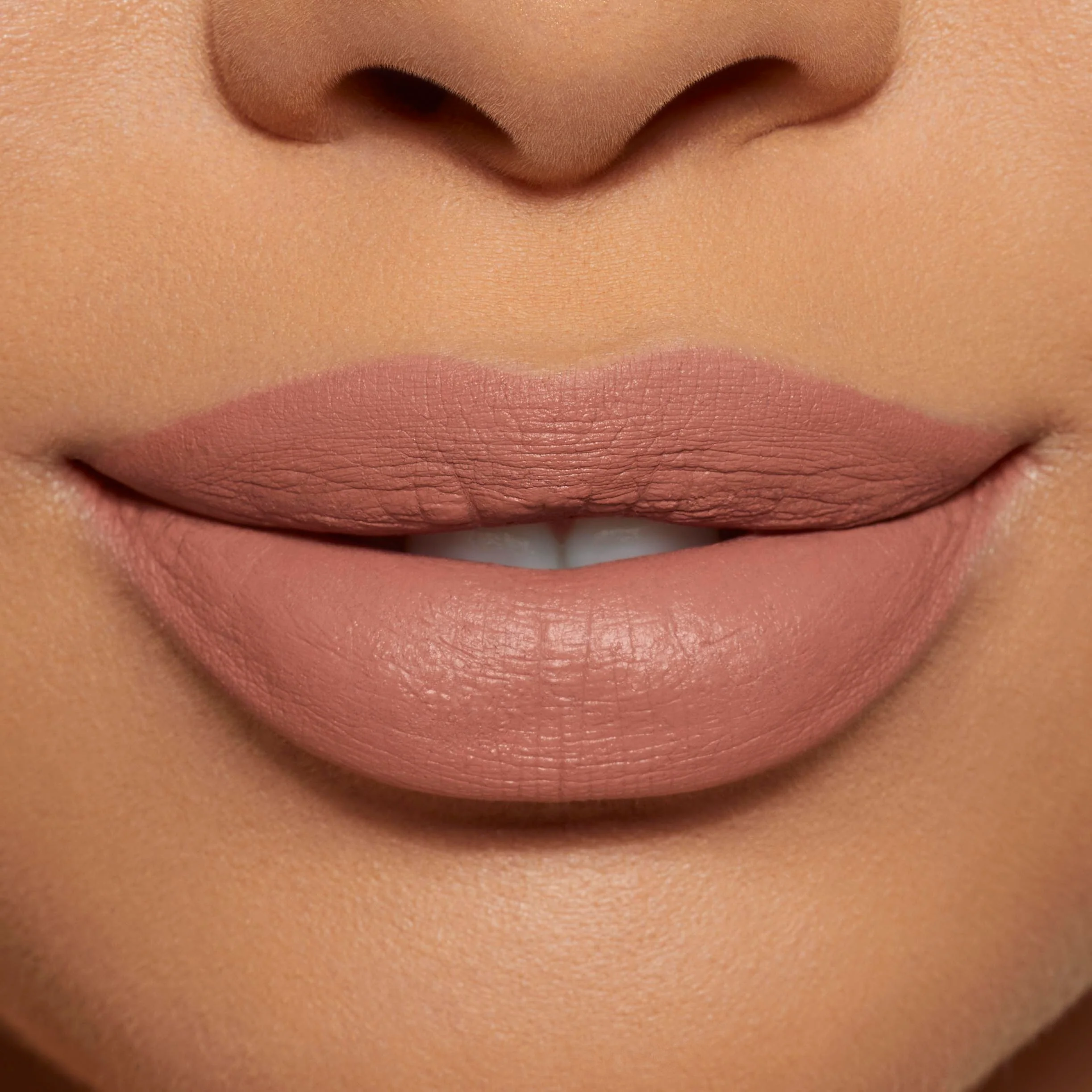 Velvet-Lippenset mit Liquid-Lippenstift und Lippenkonturenstift