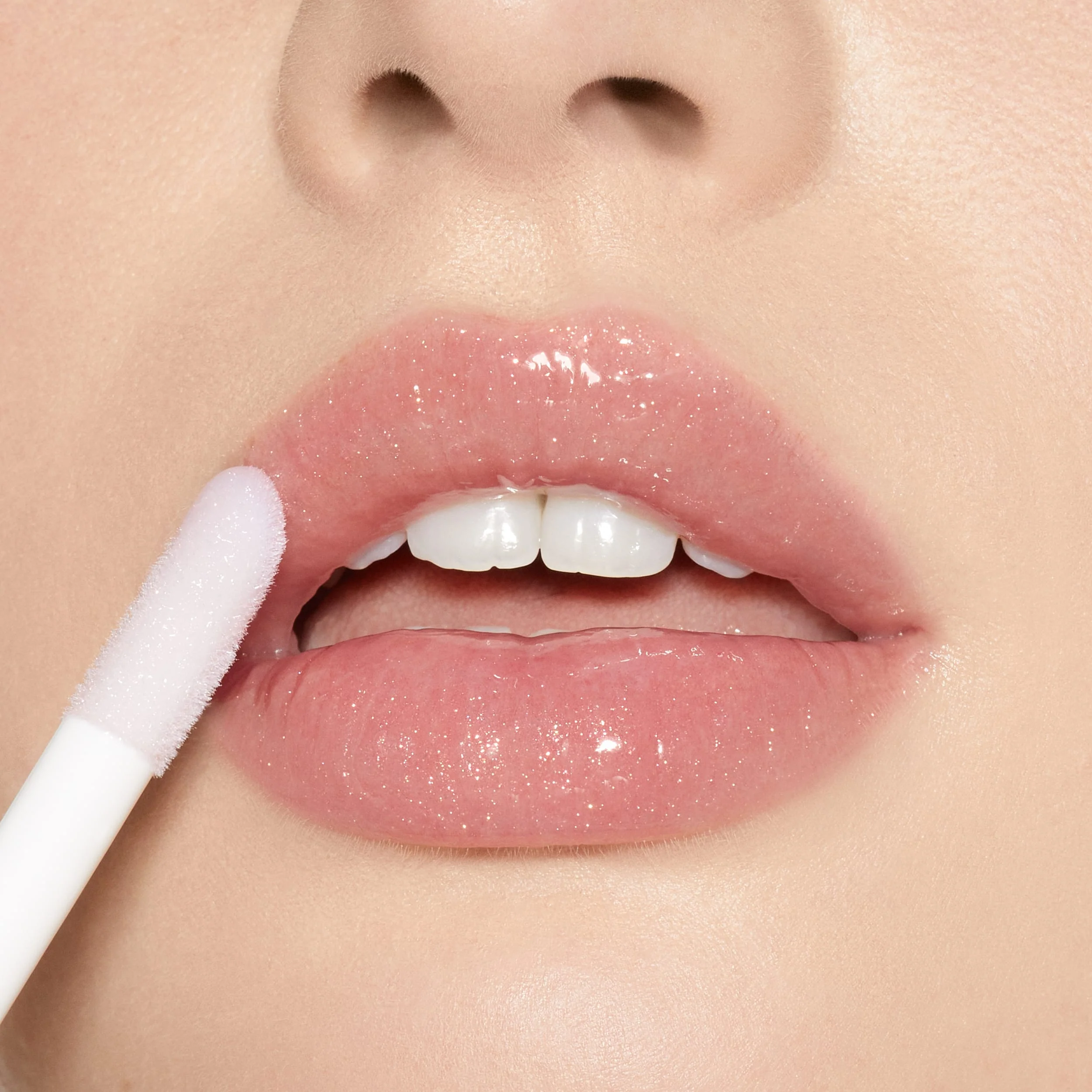 Brillo de labios de alto brillo con destellos multidimensionales