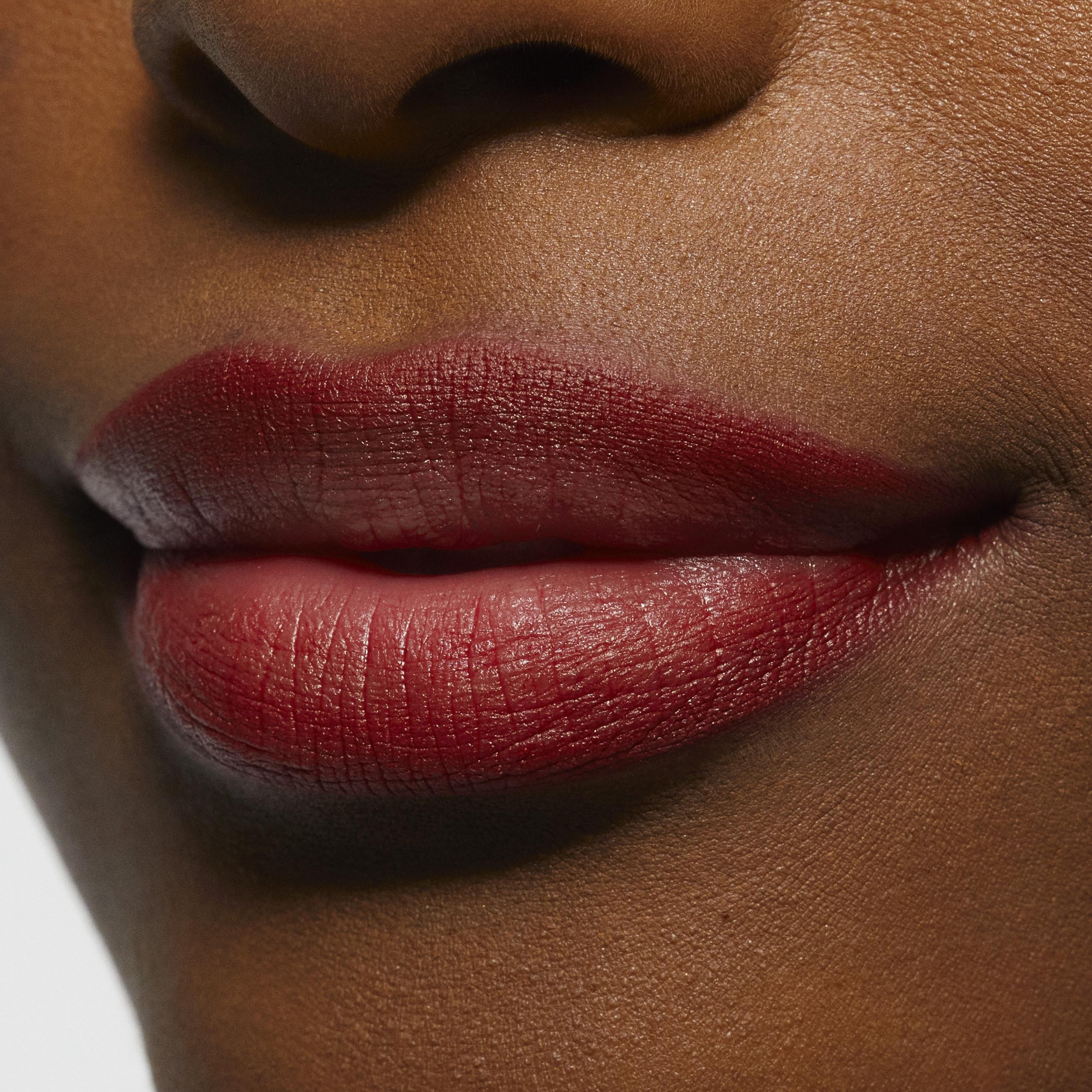 Precision Pout Lip Liner Wooden Pencil for Defined Lips