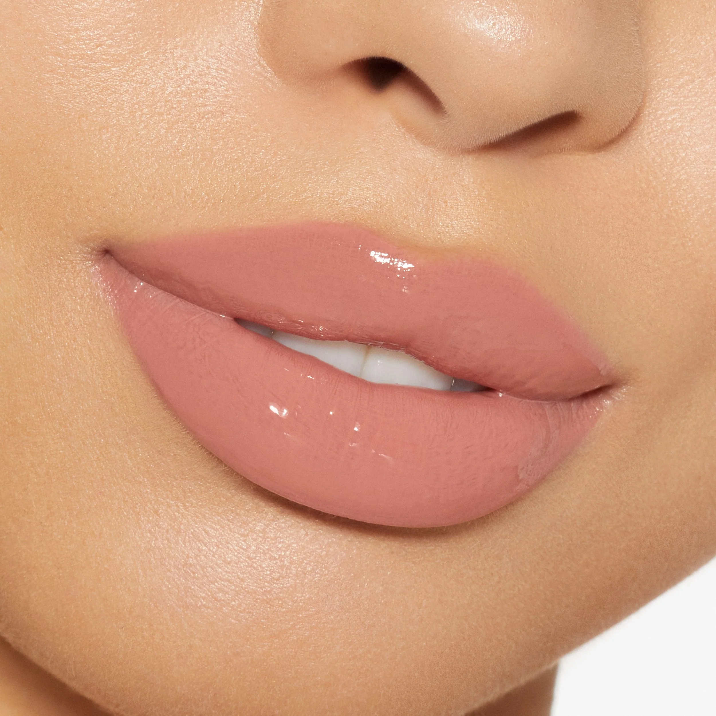 Brillo de labios de alto brillo con destellos multidimensionales