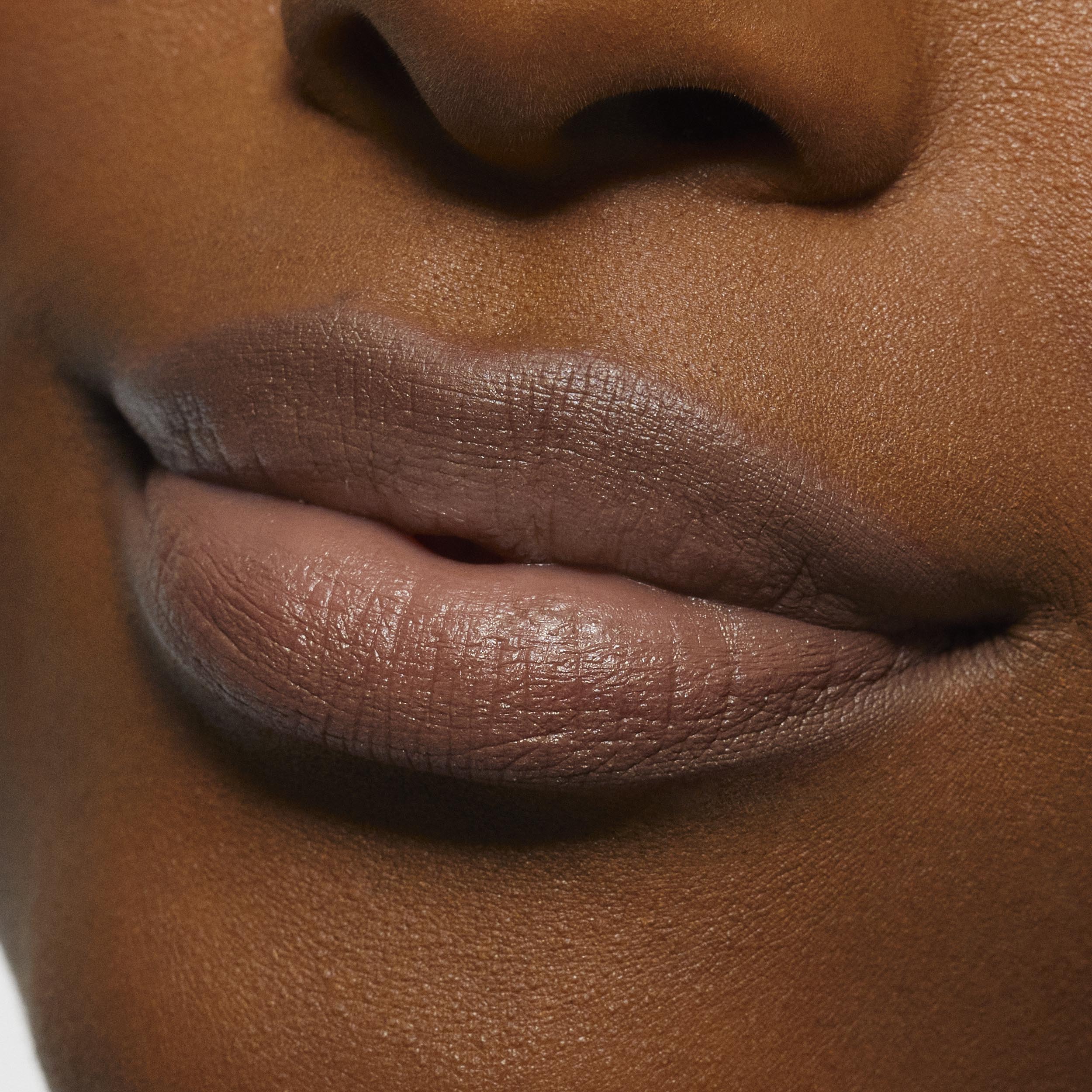 Precision Pout Lip Liner Wooden Pencil for Defined Lips