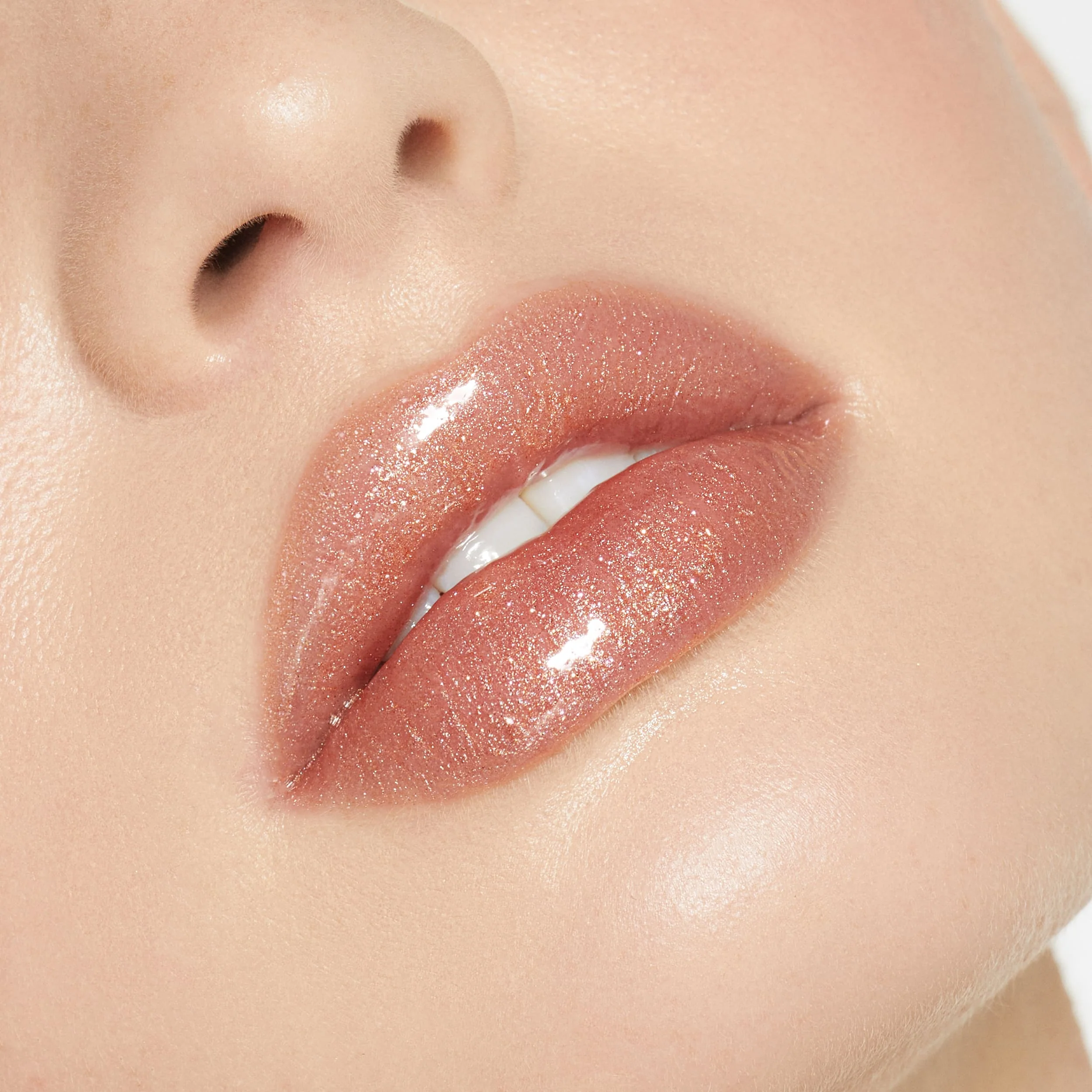 High-Gloss-Lippgloss mit multidimensionalem Glanz