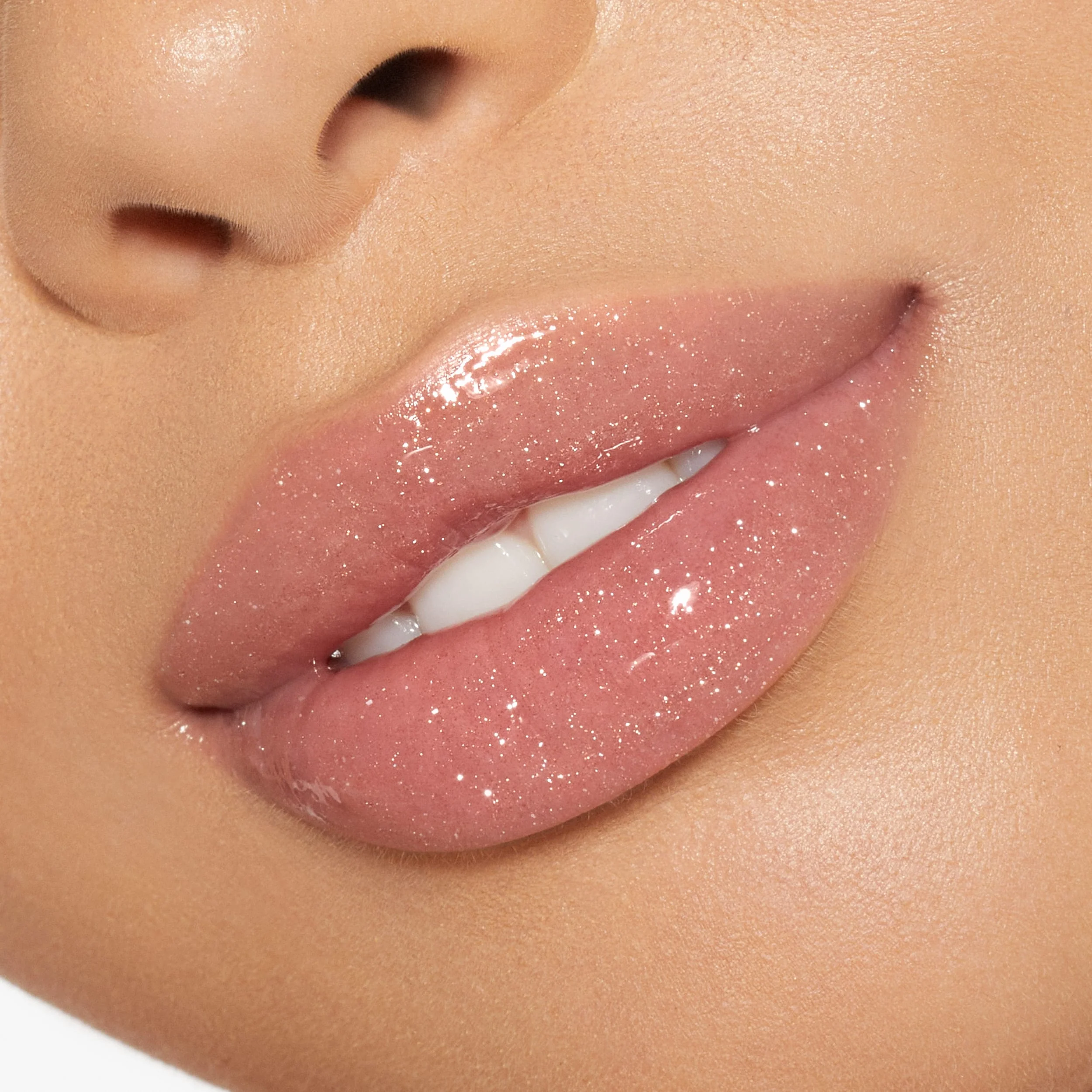Brillo de labios de alto brillo con destellos multidimensionales