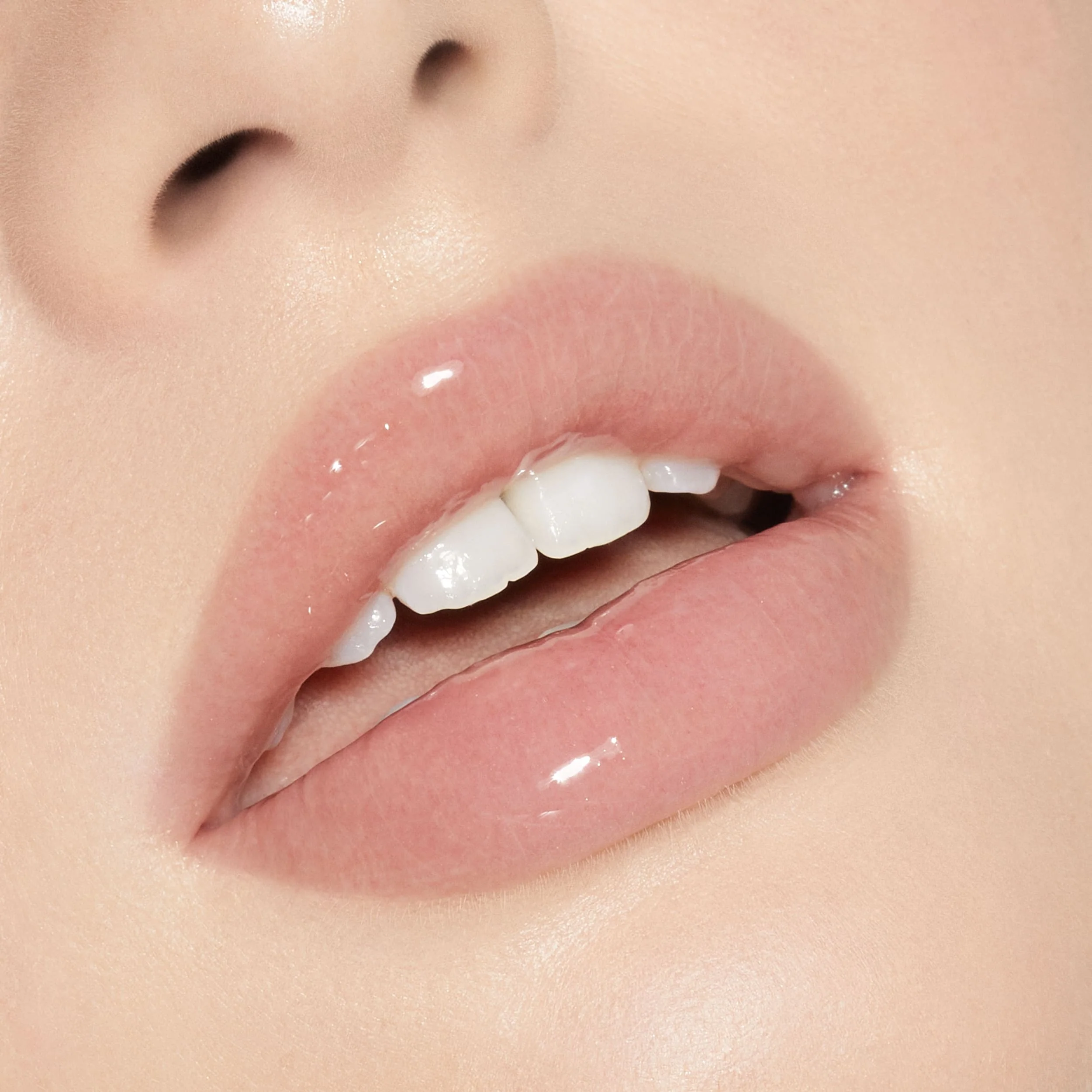 Brillo de labios de alto brillo con destellos multidimensionales
