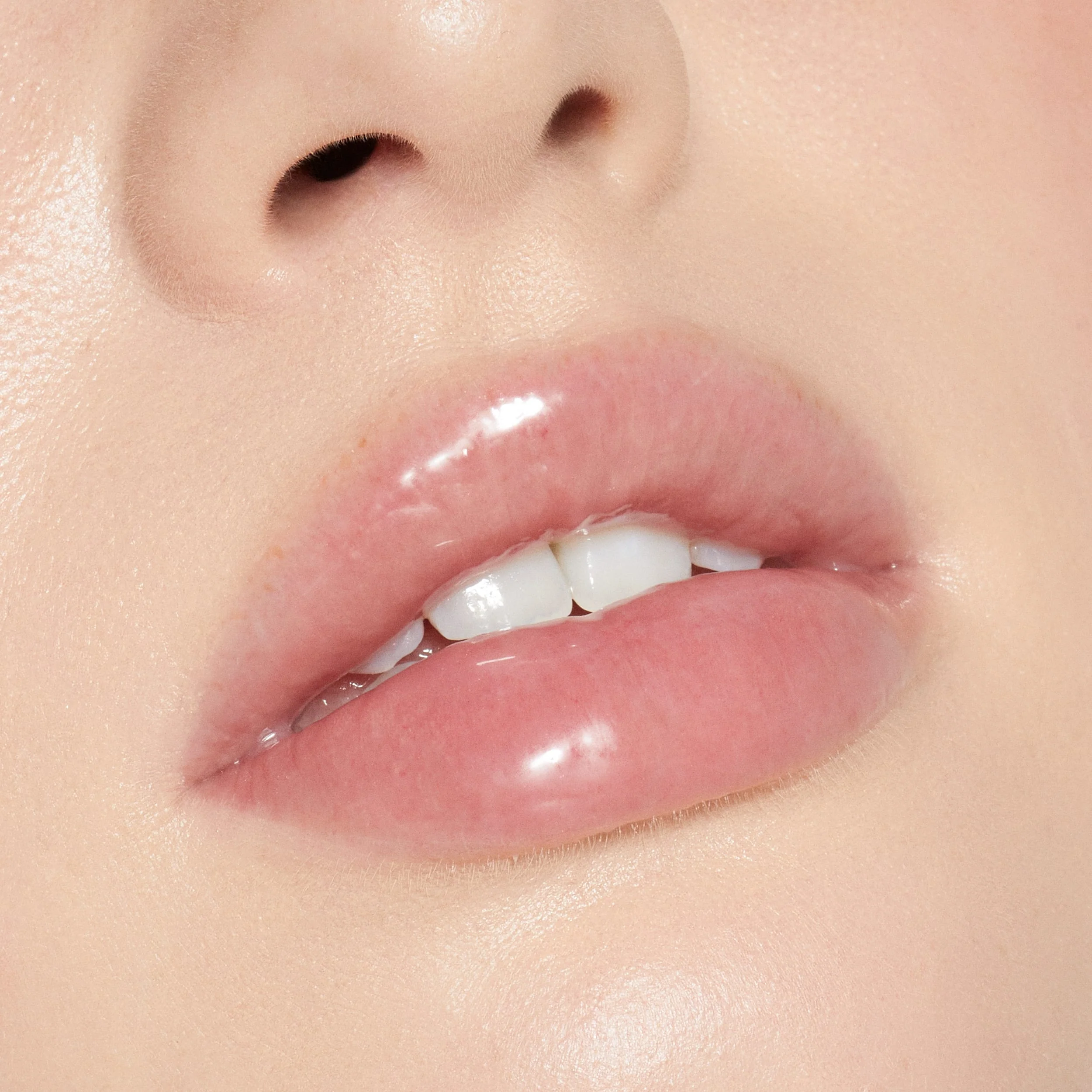 Brillo de labios de alto brillo con destellos multidimensionales