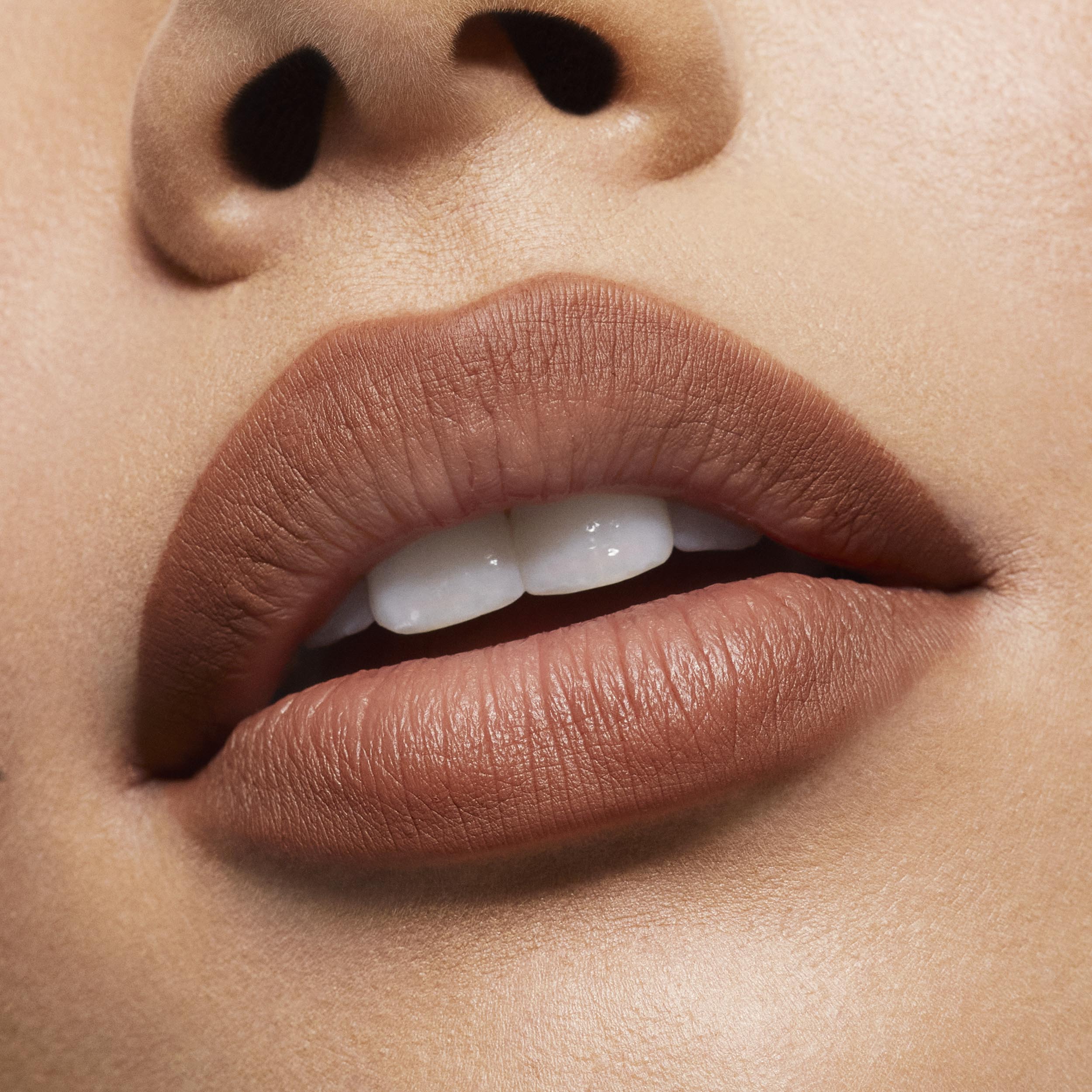 Precision Pout Lip Liner Wooden Pencil for Defined Lips