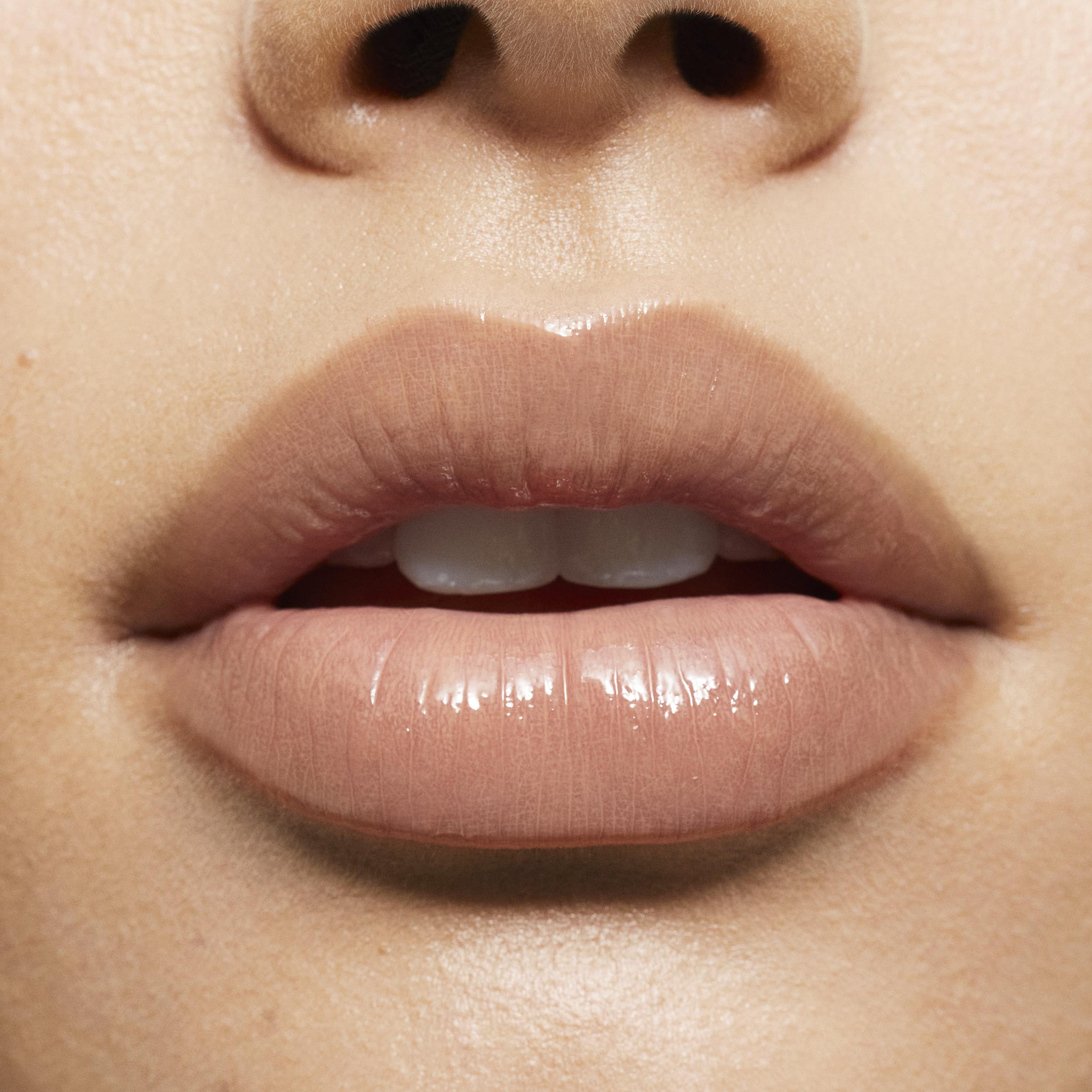 Brillo de labios de alto brillo con destellos multidimensionales