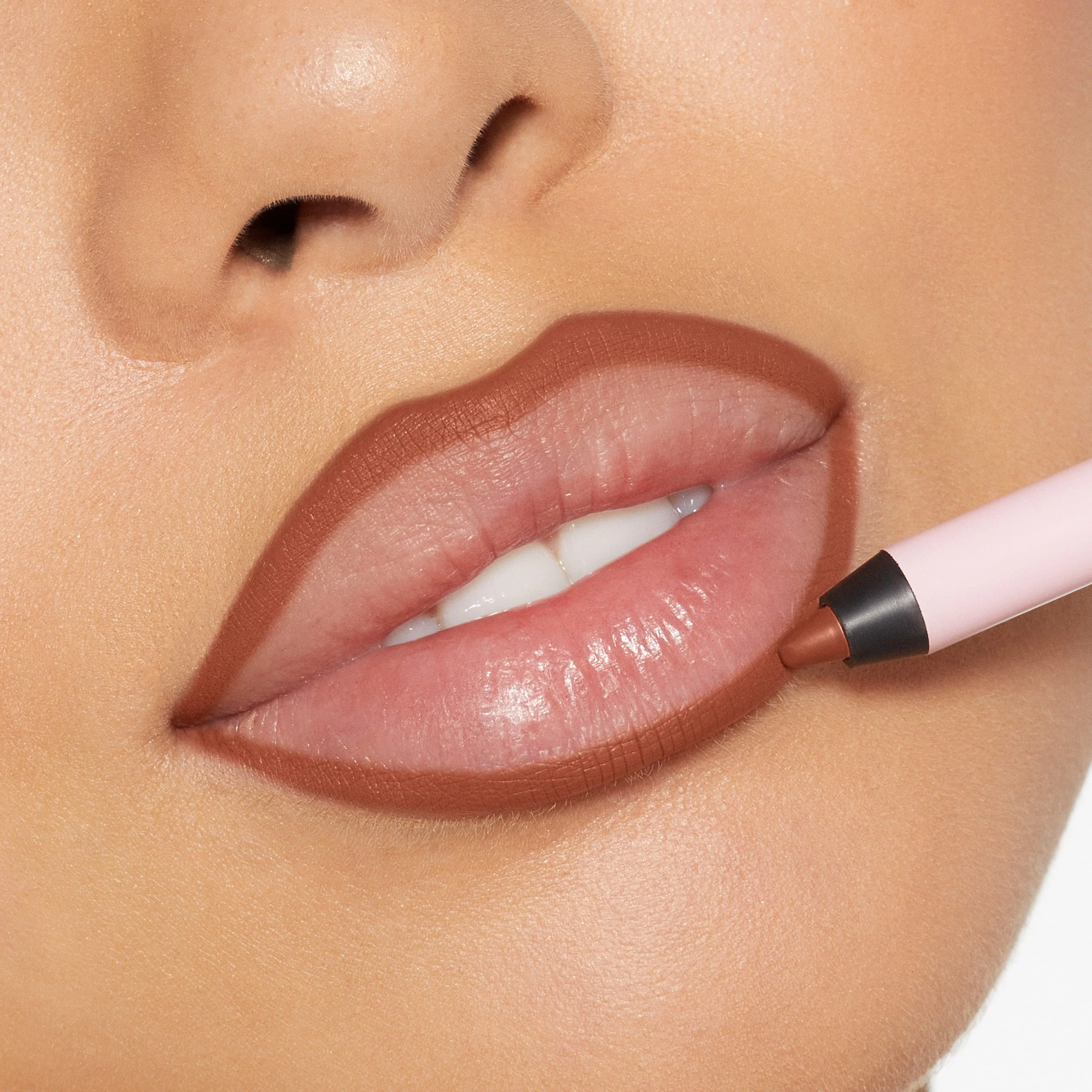 Crayon à lèvres ultra-crémeux pour un contour des lèvres défini et précis