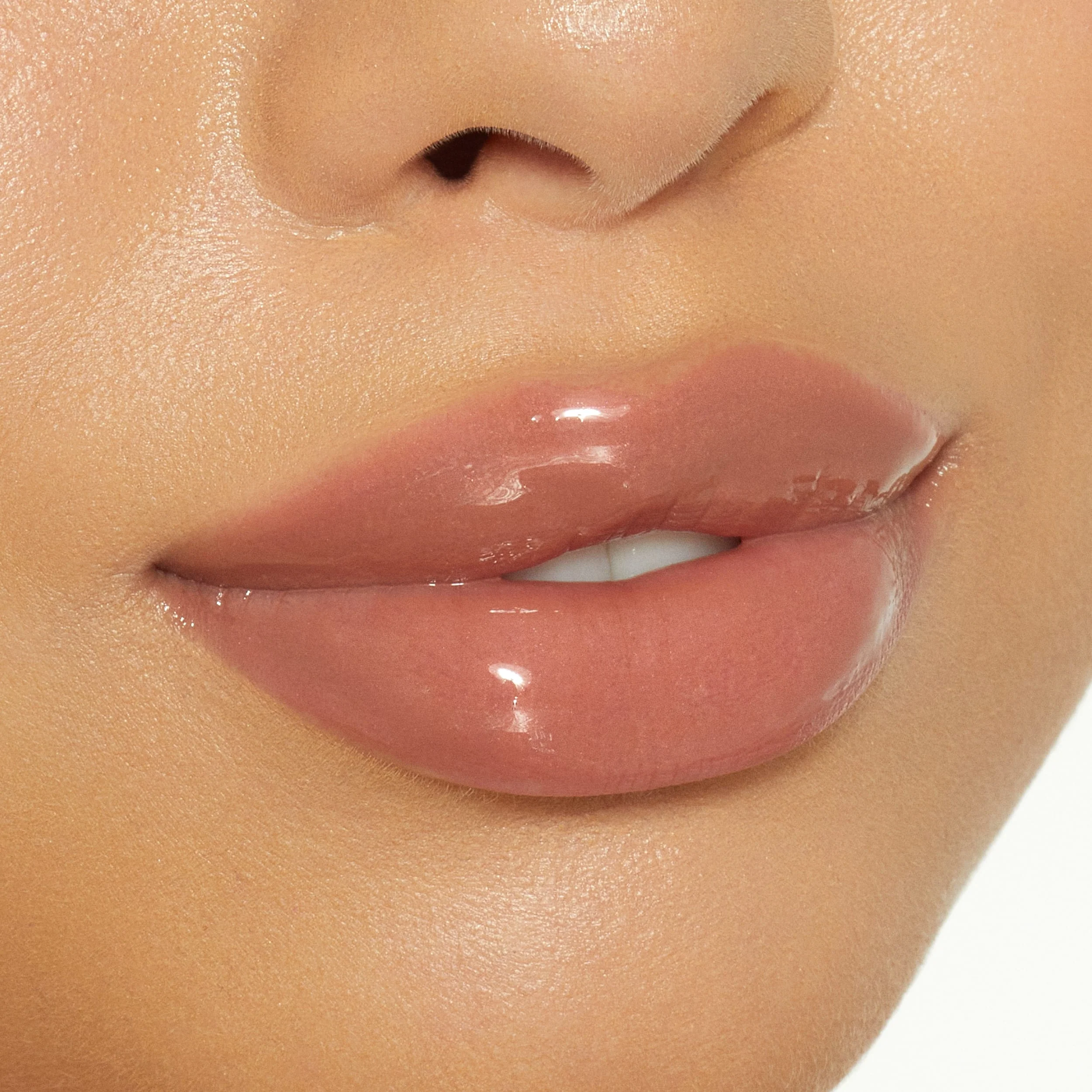 Brillo de labios de alto brillo con destellos multidimensionales
