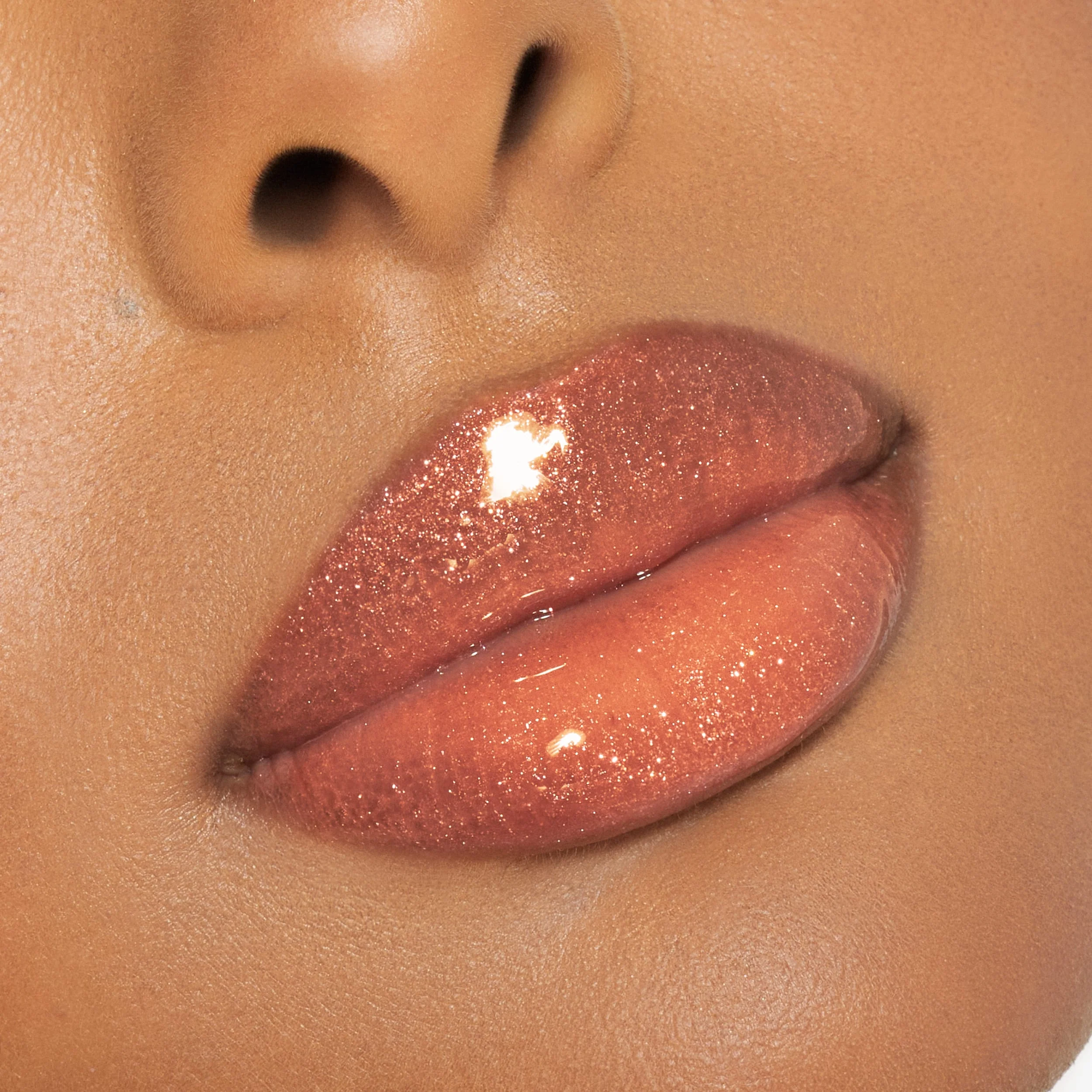 Brillo de labios de alto brillo con destellos multidimensionales