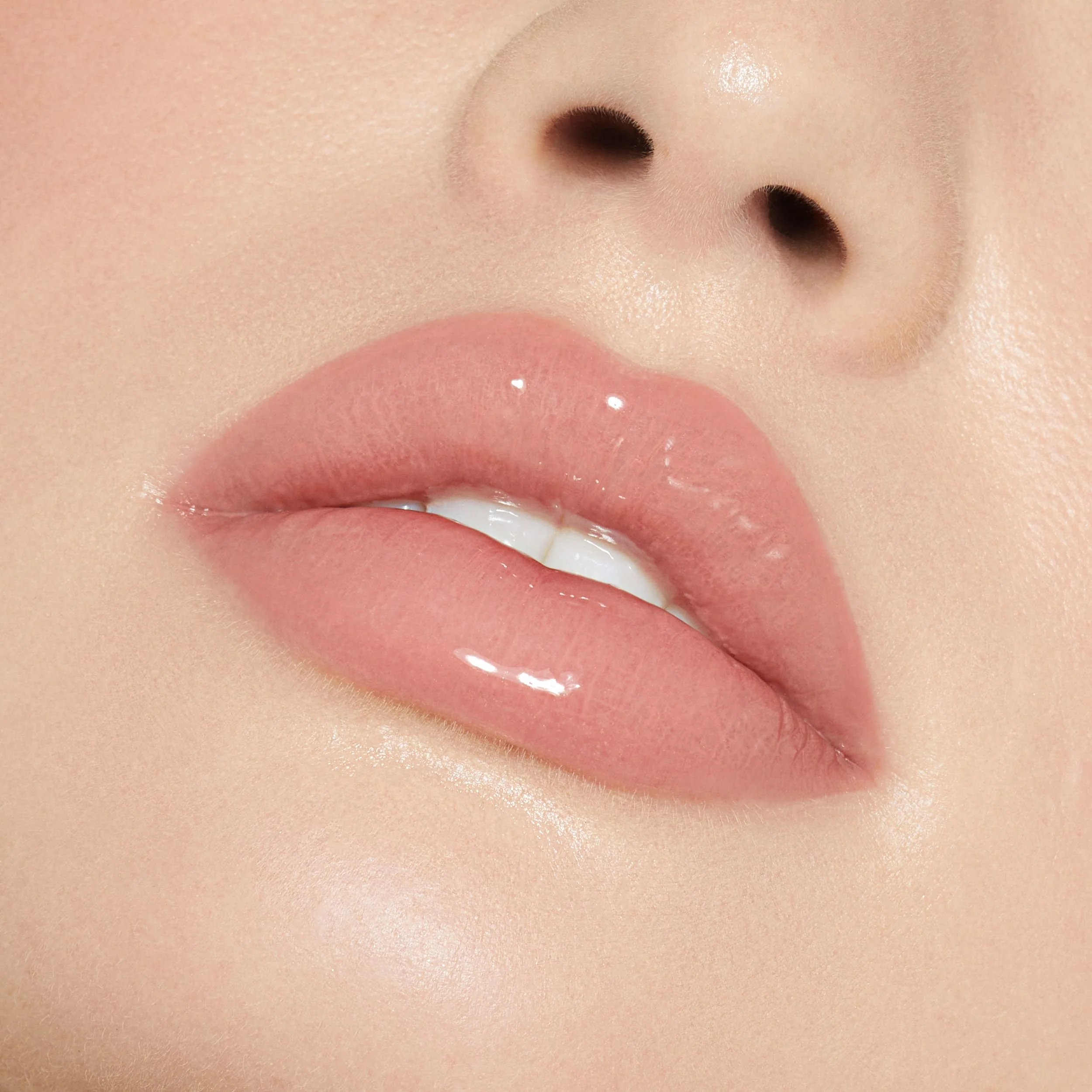 Brillo de labios de alto brillo con destellos multidimensionales