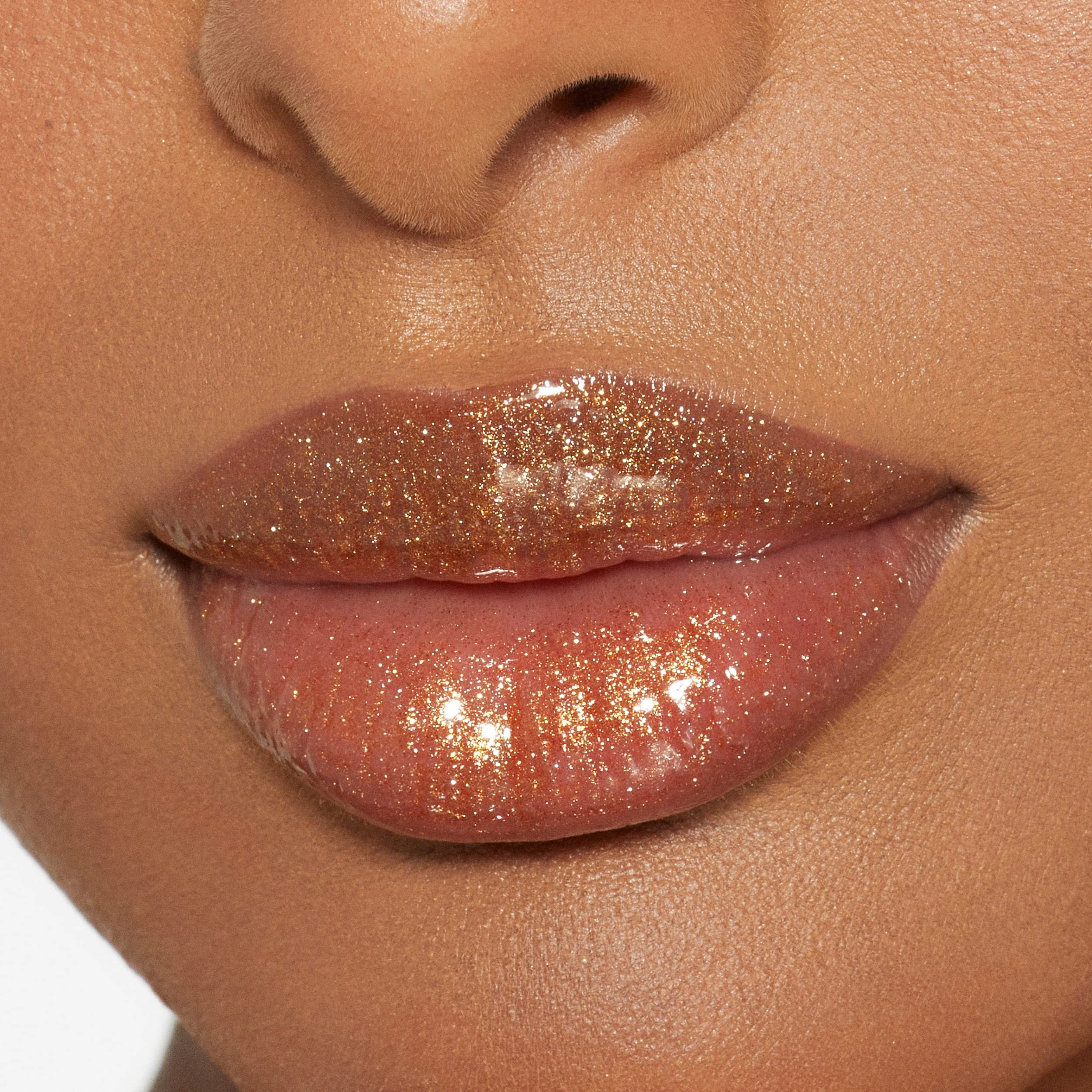 Brillo de labios de alto brillo con destellos multidimensionales