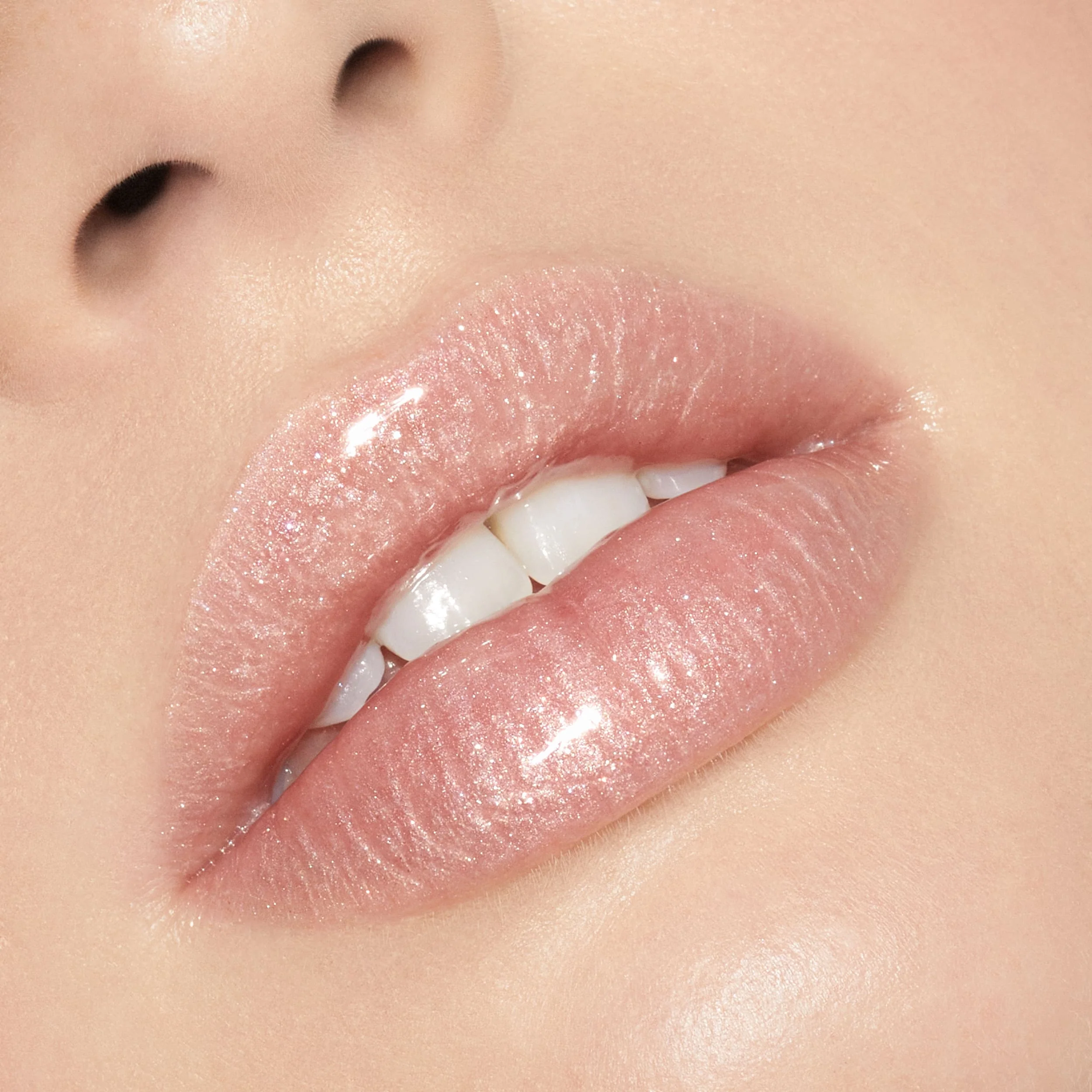 Brillo de labios de alto brillo con destellos multidimensionales